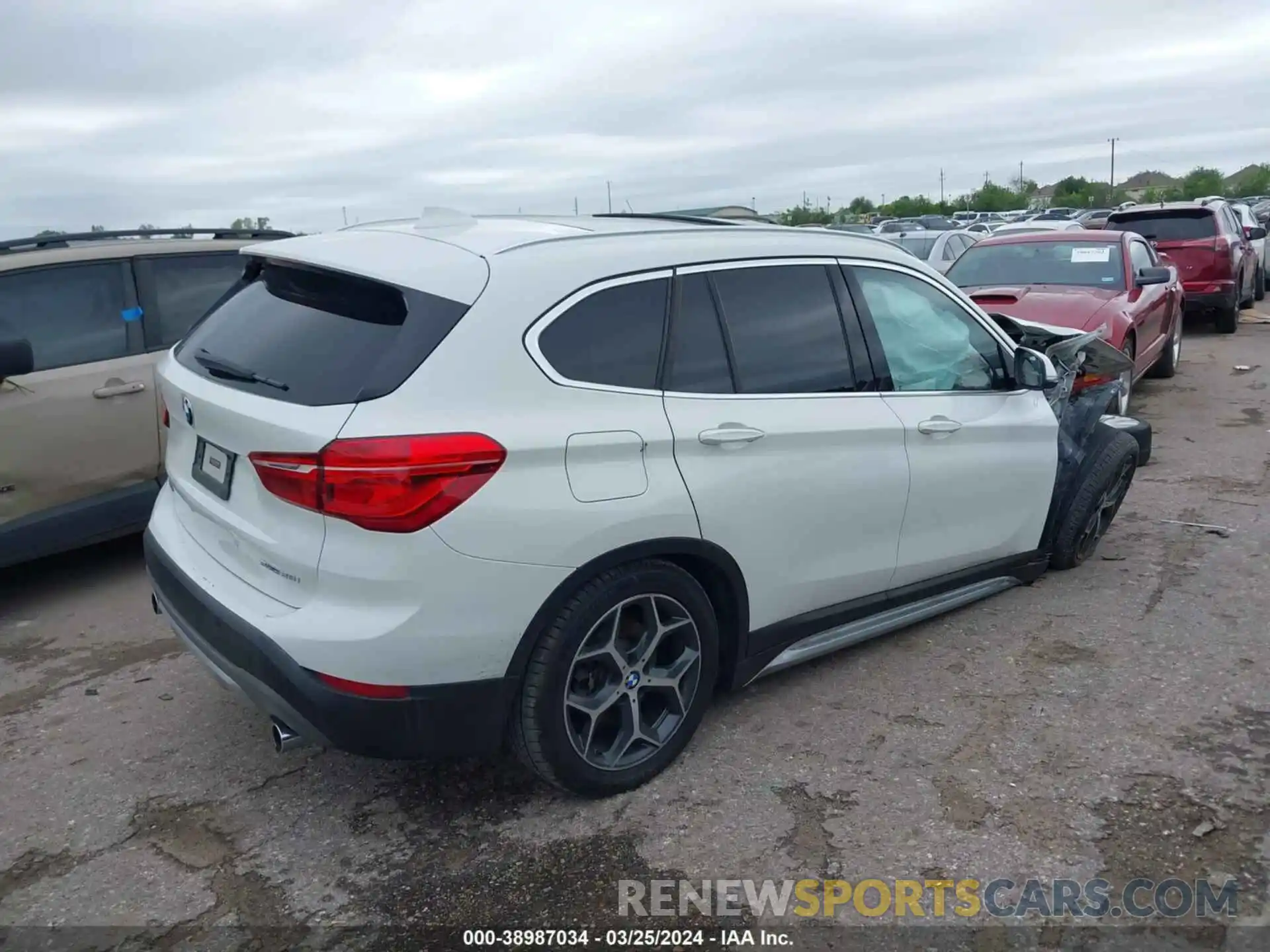 4 Фотография поврежденного автомобиля WBXHU7C57K5L10789 BMW X1 2019