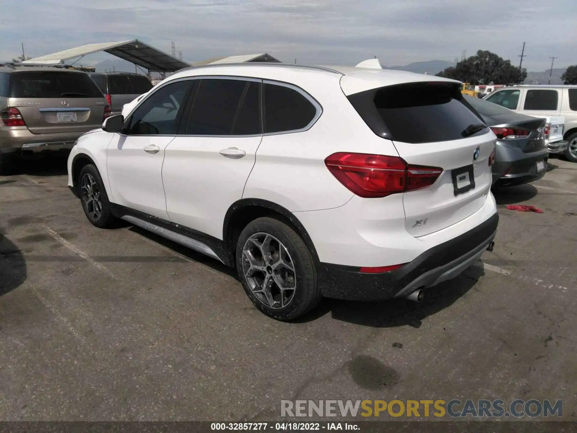 3 Фотография поврежденного автомобиля WBXHU7C57K5L12199 BMW X1 2019