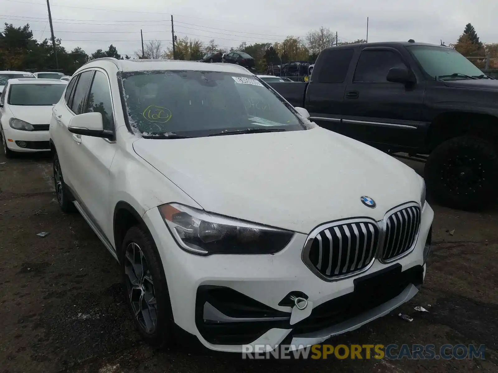 1 Фотография поврежденного автомобиля WBXJG7C00L3L81665 BMW X1 2020