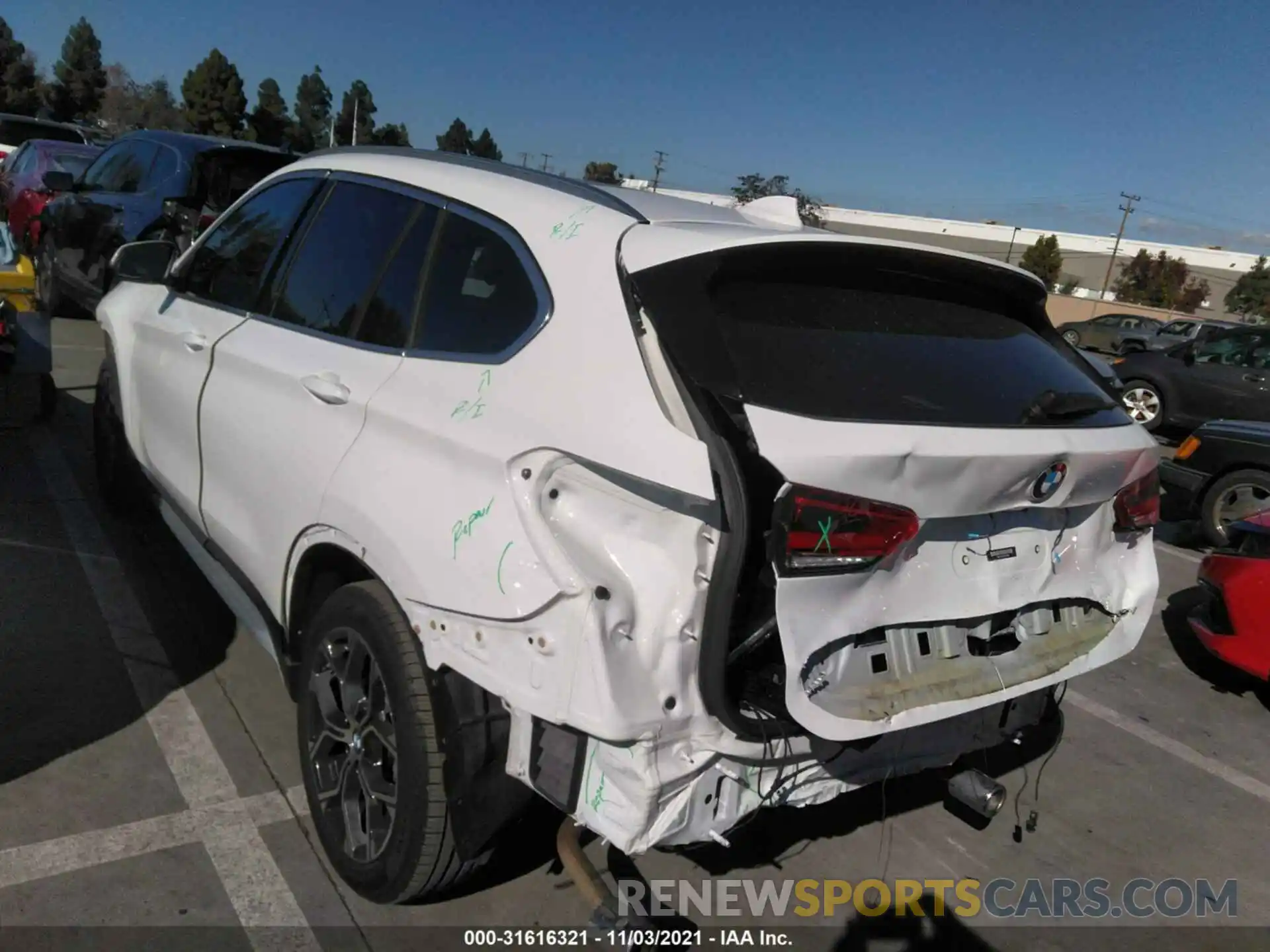 3 Фотография поврежденного автомобиля WBXJG7C00L5P44468 BMW X1 2020