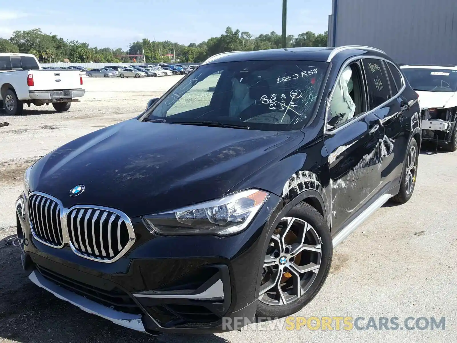 2 Фотография поврежденного автомобиля WBXJG7C00L5P71377 BMW X1 2020