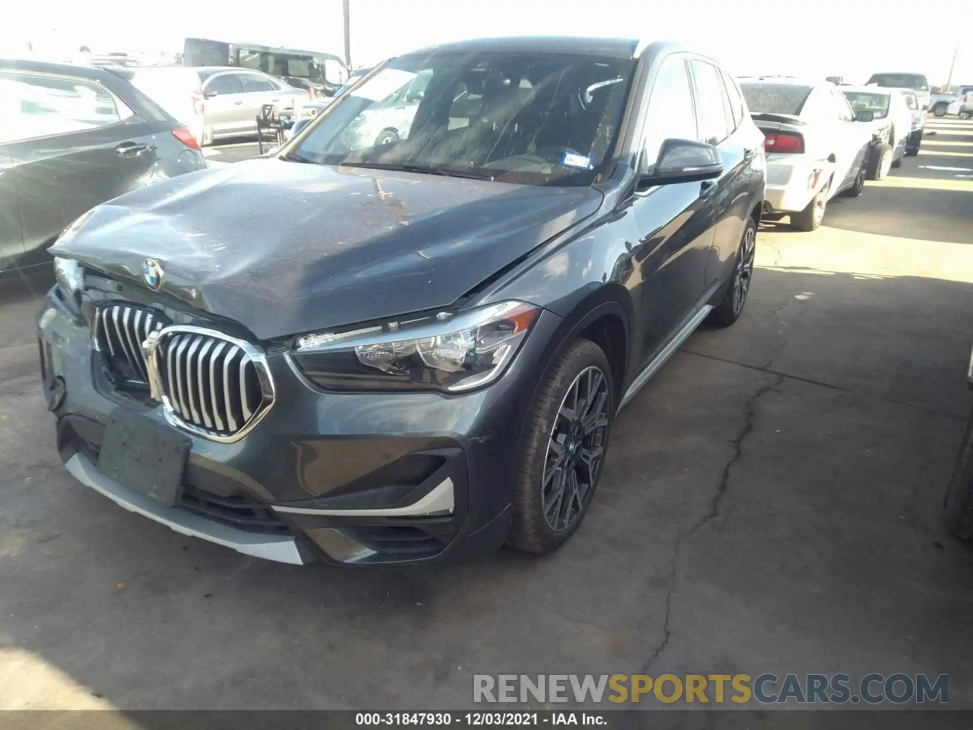 2 Фотография поврежденного автомобиля WBXJG7C03L5R53946 BMW X1 2020