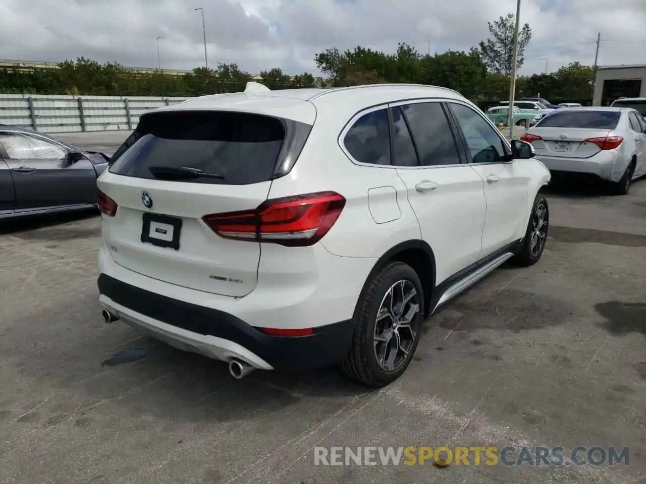 4 Фотография поврежденного автомобиля WBXJG7C03L5R95047 BMW X1 2020