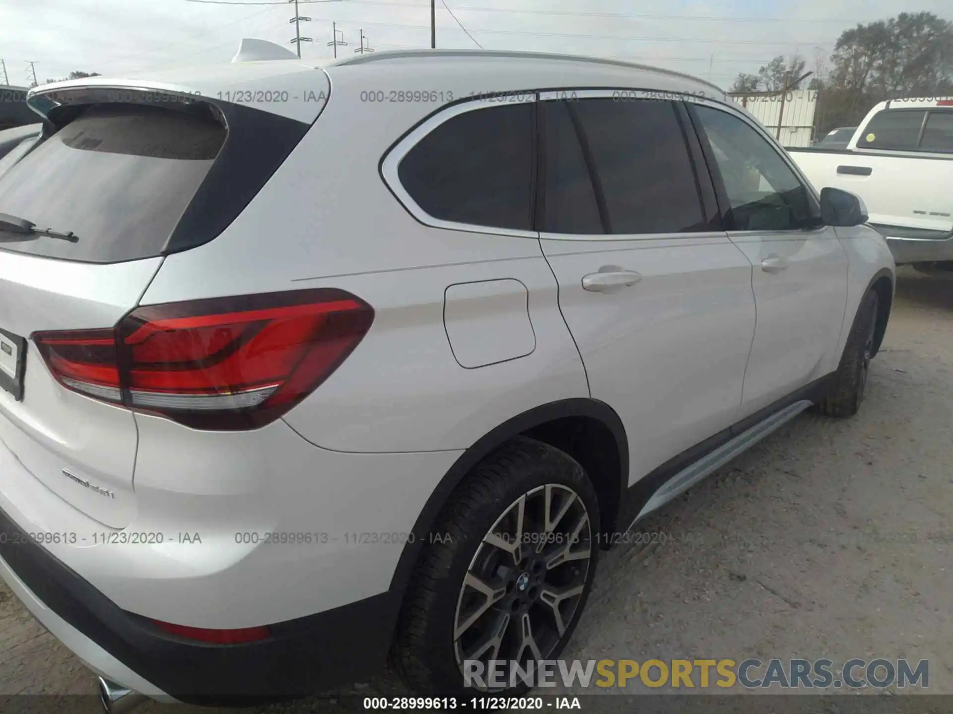 4 Фотография поврежденного автомобиля WBXJG7C04L5P52184 BMW X1 2020