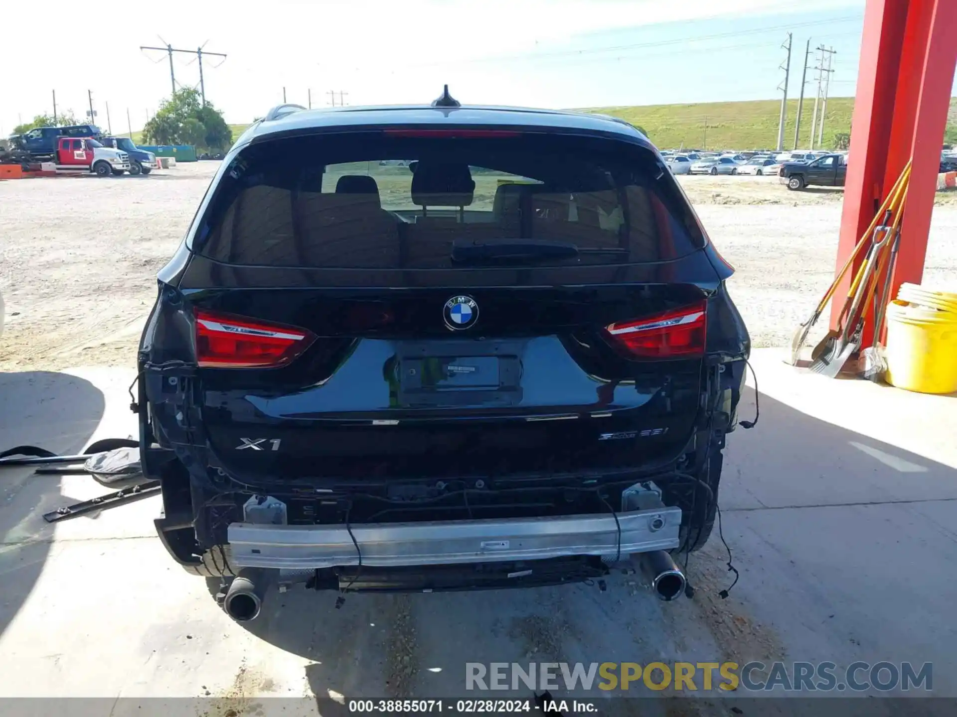 17 Photograph of a damaged car WBXJG7C04L5R69282 BMW X1 2020