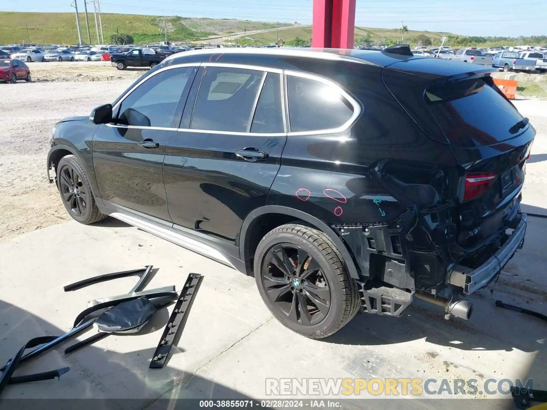 3 Фотография поврежденного автомобиля WBXJG7C04L5R69282 BMW X1 2020