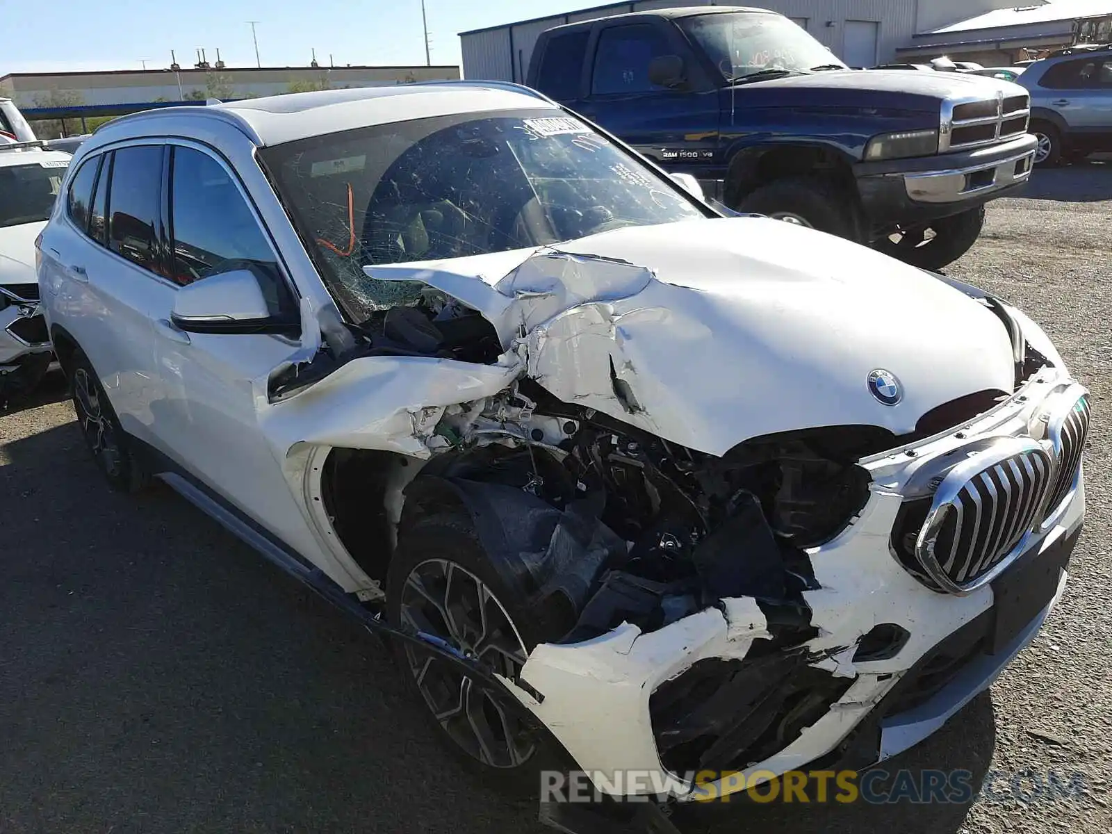 1 Фотография поврежденного автомобиля WBXJG7C08L3L81641 BMW X1 2020