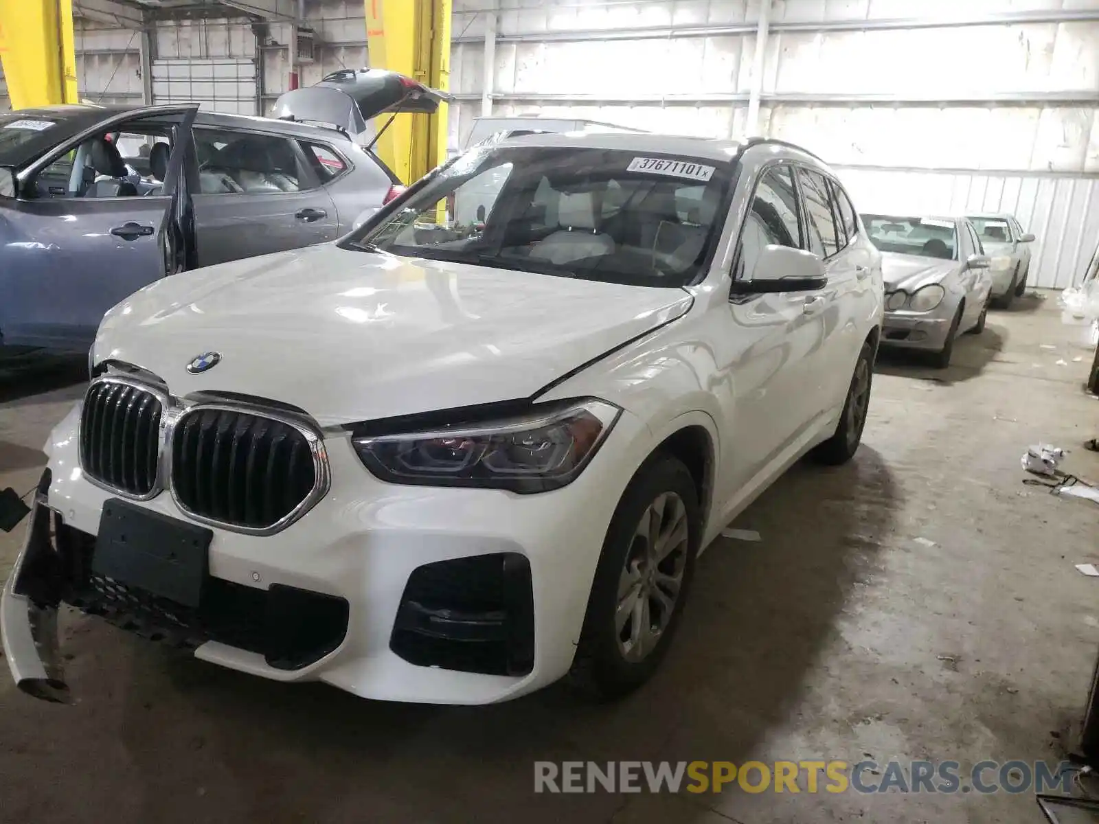 2 Фотография поврежденного автомобиля WBXJG9C00L5P44420 BMW X1 2020