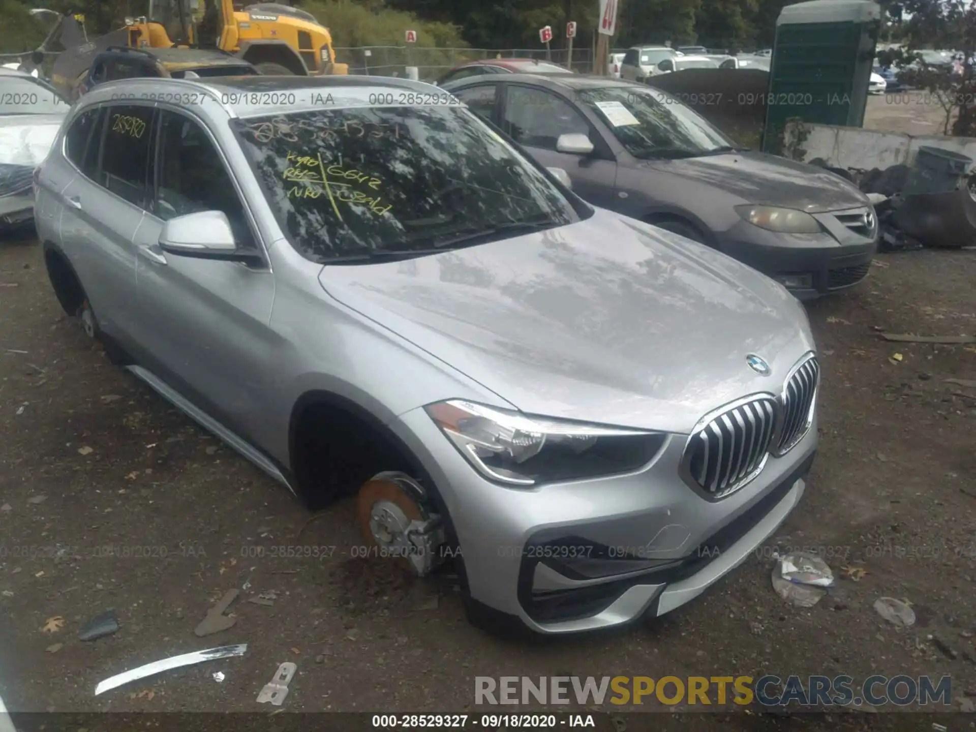 1 Фотография поврежденного автомобиля WBXJG9C00L5P74288 BMW X1 2020