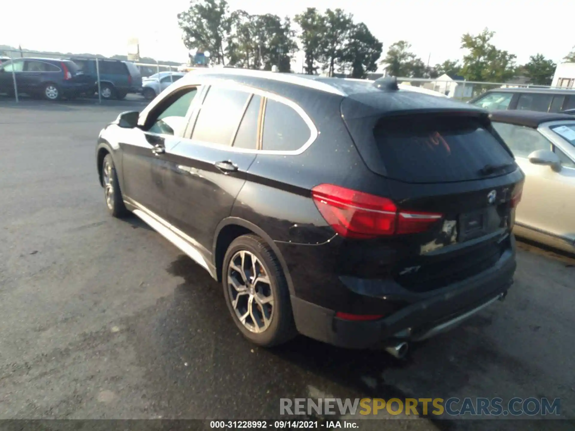 3 Фотография поврежденного автомобиля WBXJG9C01L5P83887 BMW X1 2020