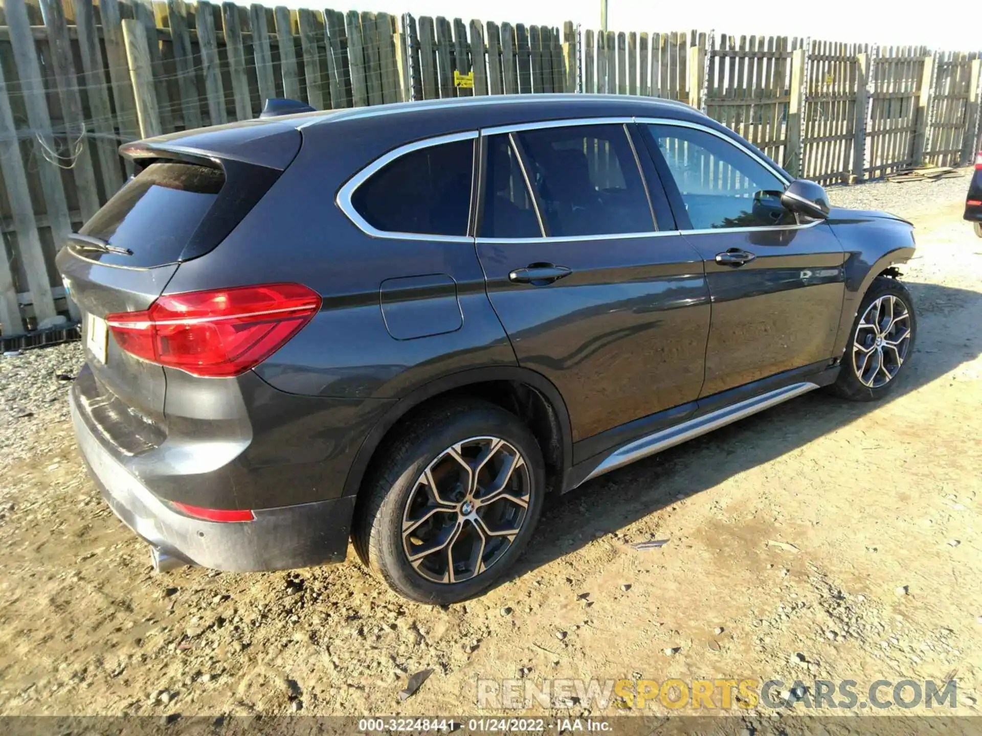 4 Фотография поврежденного автомобиля WBXJG9C06L5P42123 BMW X1 2020