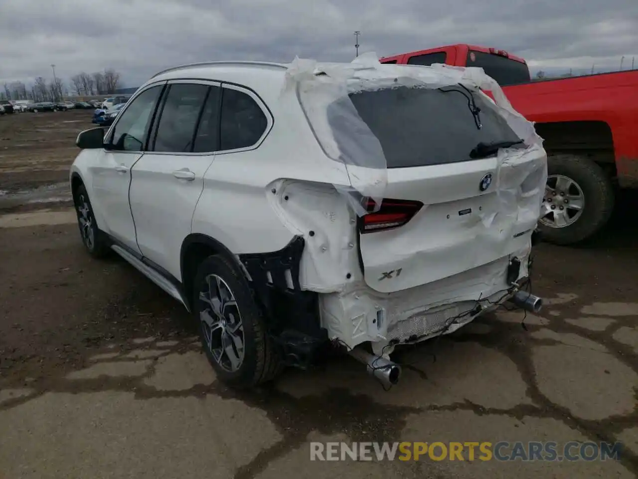 3 Фотография поврежденного автомобиля WBXJG9C07L5R53072 BMW X1 2020