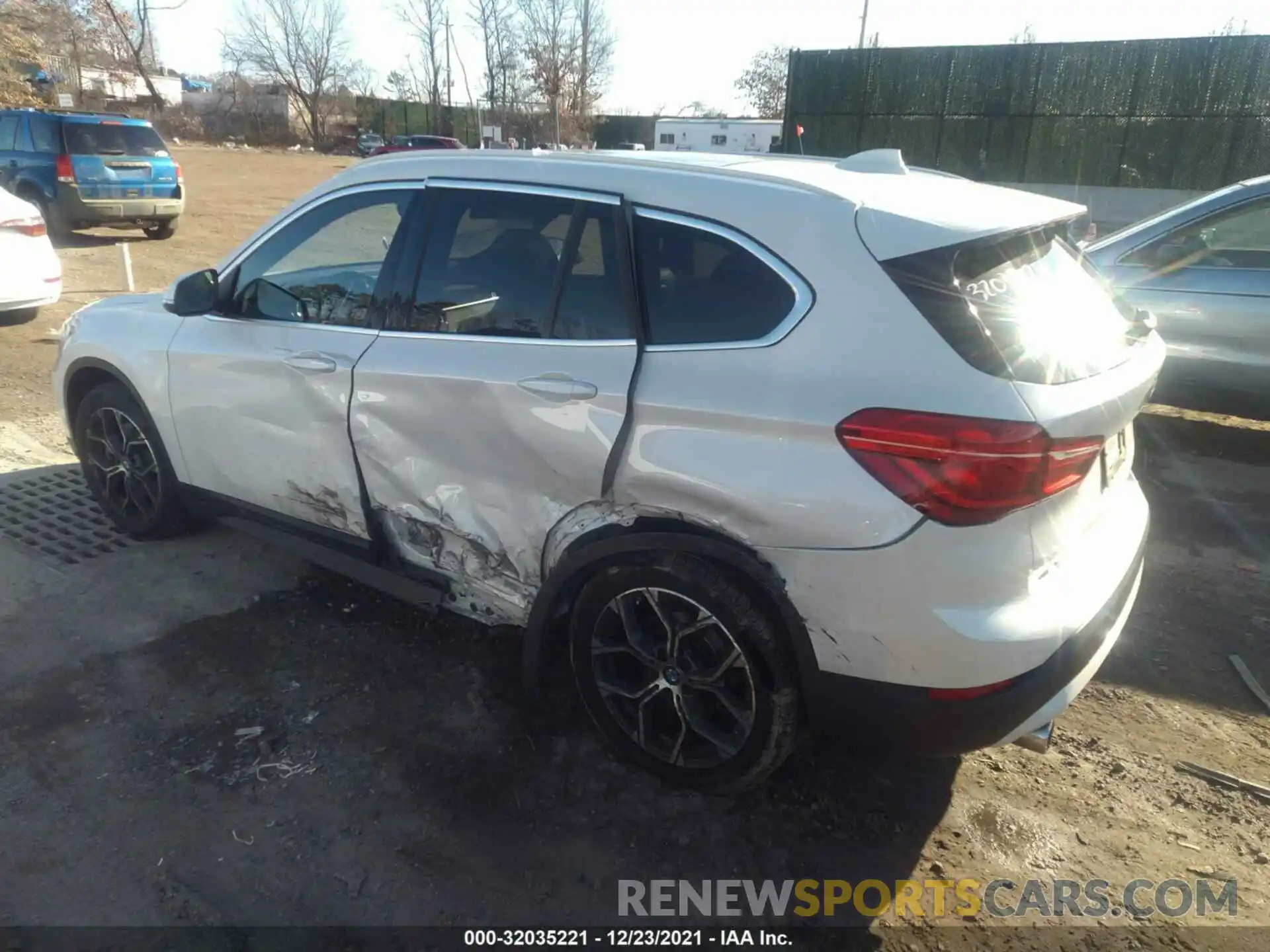 3 Фотография поврежденного автомобиля WBXJG9C09L5P85922 BMW X1 2020