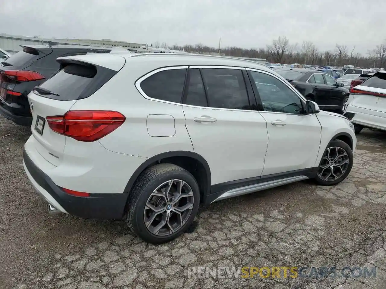 3 Фотография поврежденного автомобиля WBXJG7C00M5S82088 BMW X1 2021