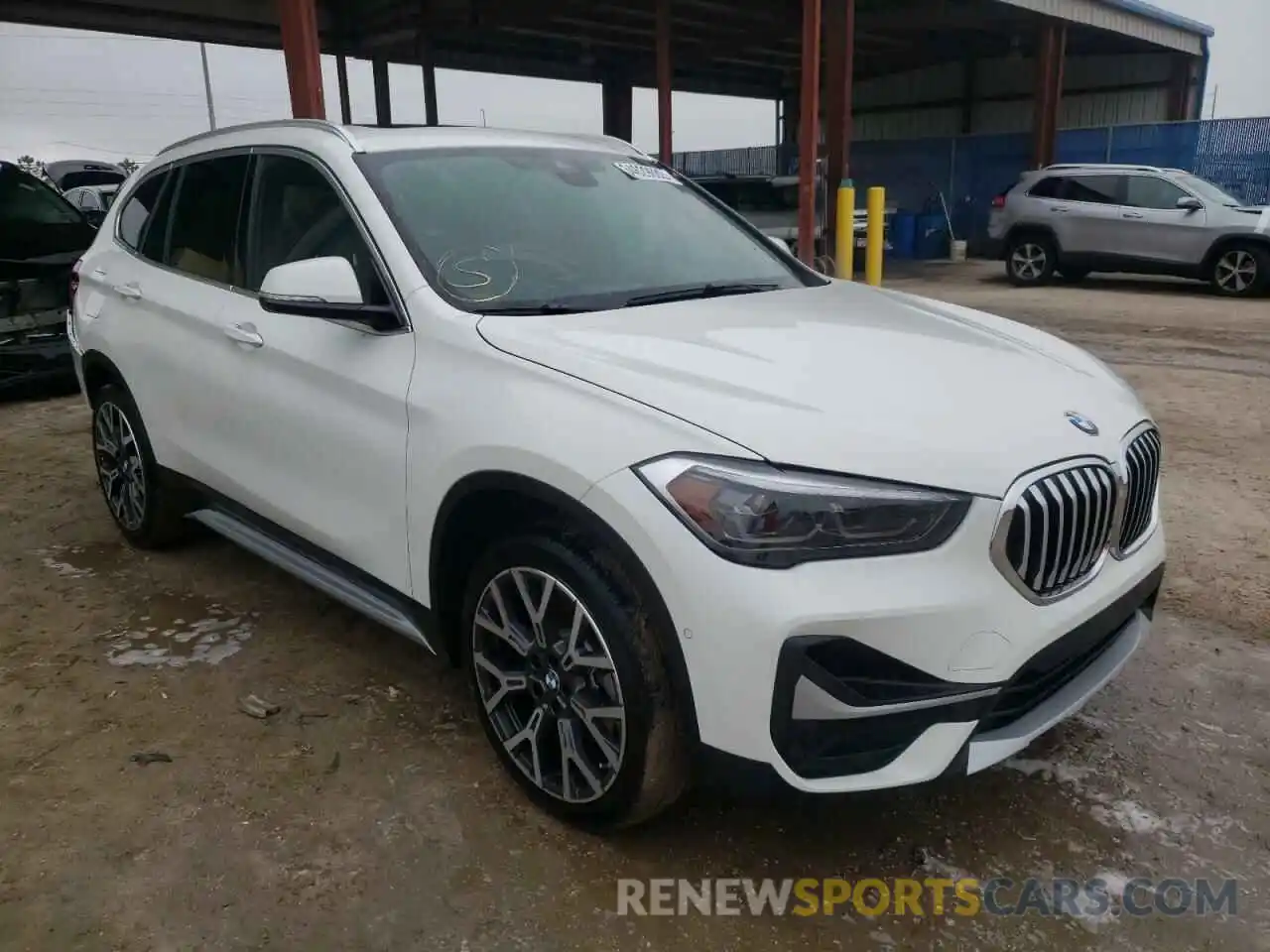 1 Фотография поврежденного автомобиля WBXJG7C00M5T77802 BMW X1 2021