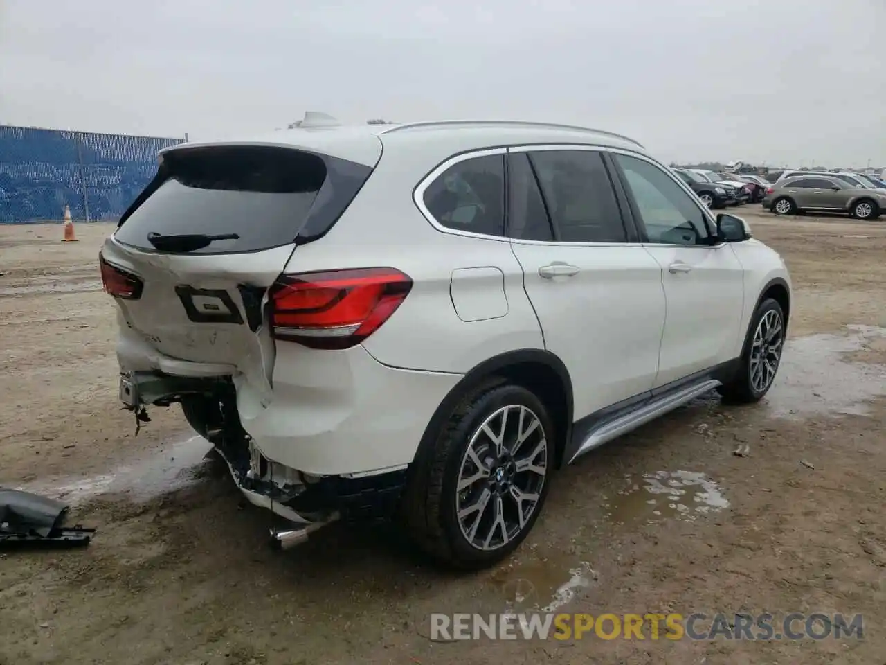 4 Фотография поврежденного автомобиля WBXJG7C00M5T77802 BMW X1 2021