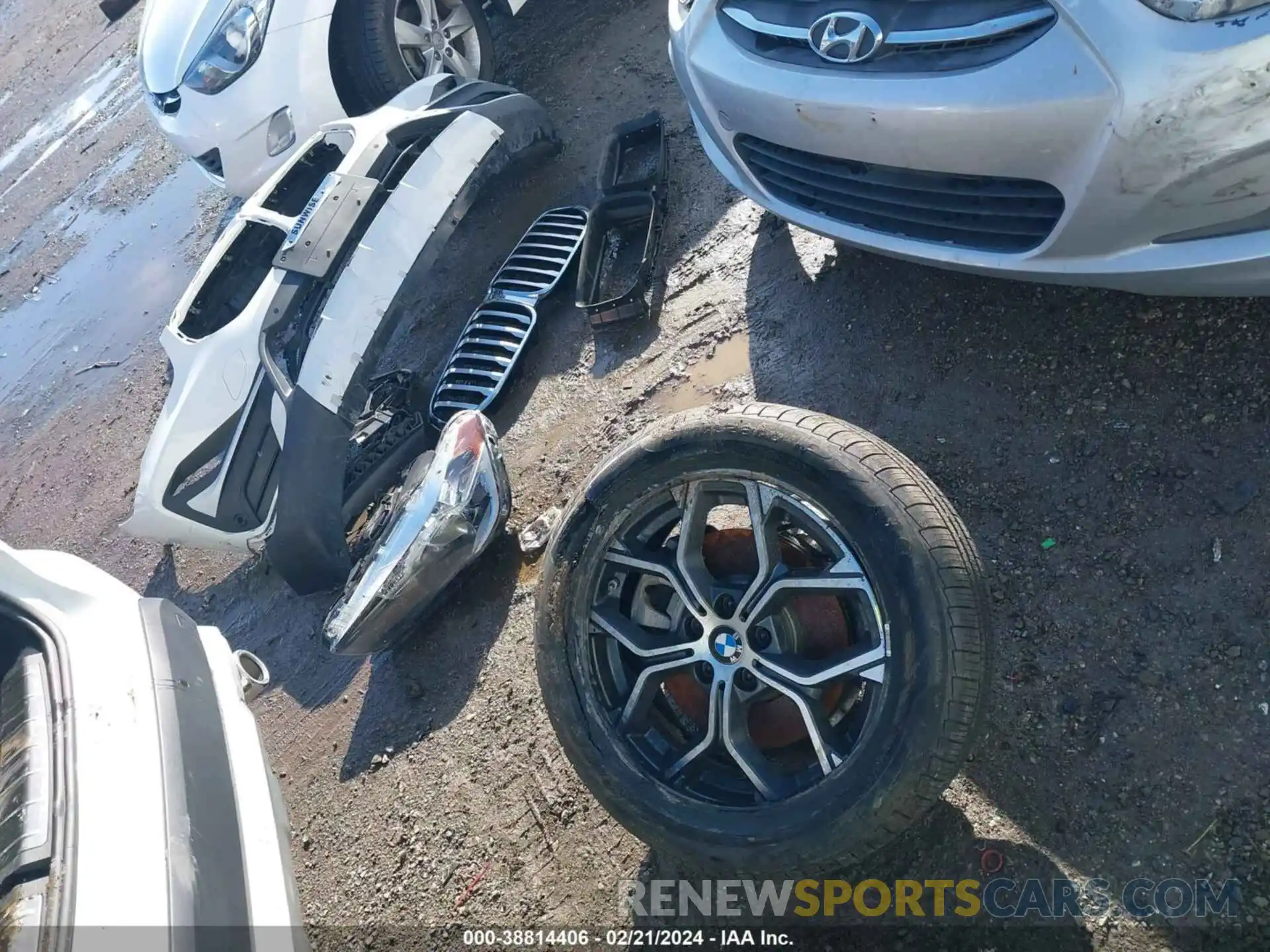 12 Фотография поврежденного автомобиля WBXJG7C01M3M71361 BMW X1 2021