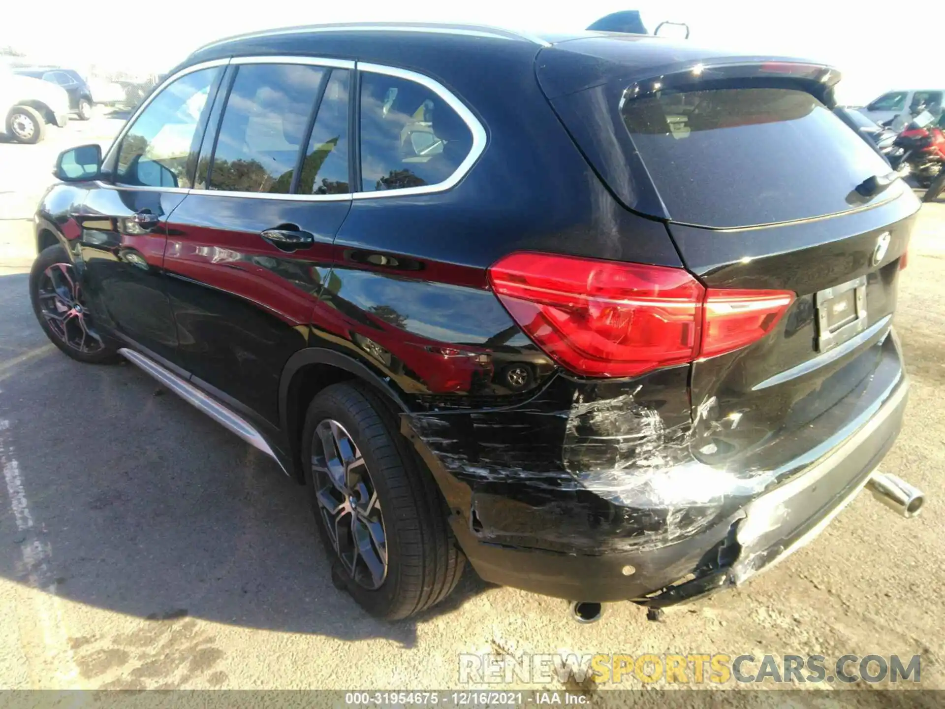 3 Photograph of a damaged car WBXJG7C01M3M75460 BMW X1 2021