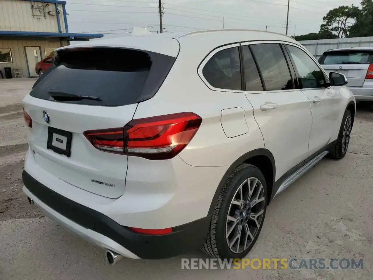 4 Фотография поврежденного автомобиля WBXJG7C02M5T51038 BMW X1 2021