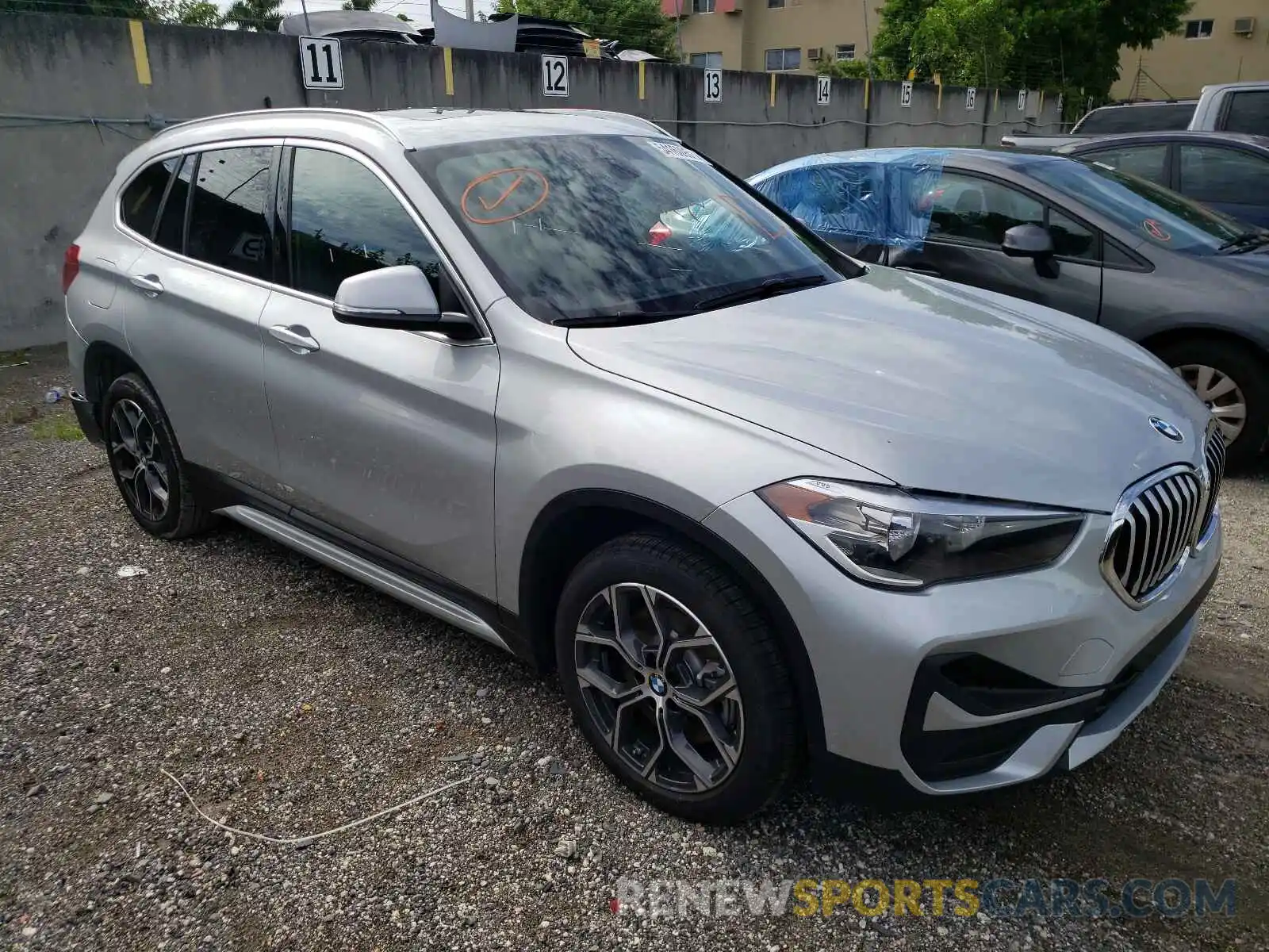 1 Фотография поврежденного автомобиля WBXJG7C02M5T96187 BMW X1 2021