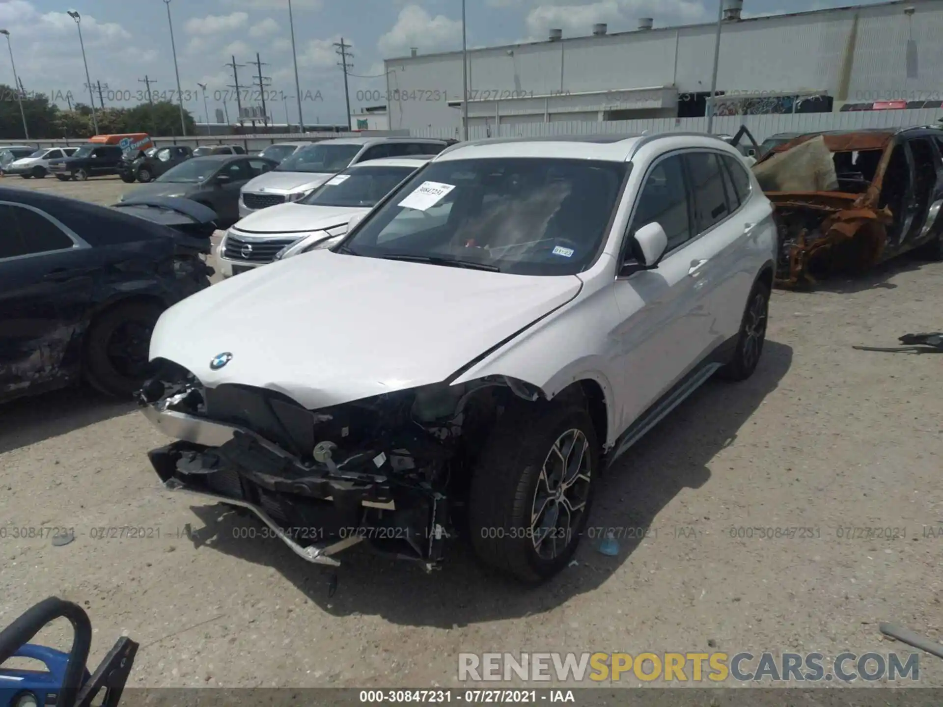 2 Фотография поврежденного автомобиля WBXJG7C03M5S01679 BMW X1 2021