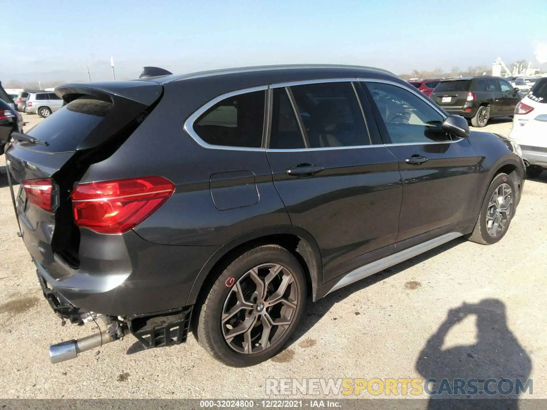 4 Photograph of a damaged car WBXJG7C03M5T91290 BMW X1 2021