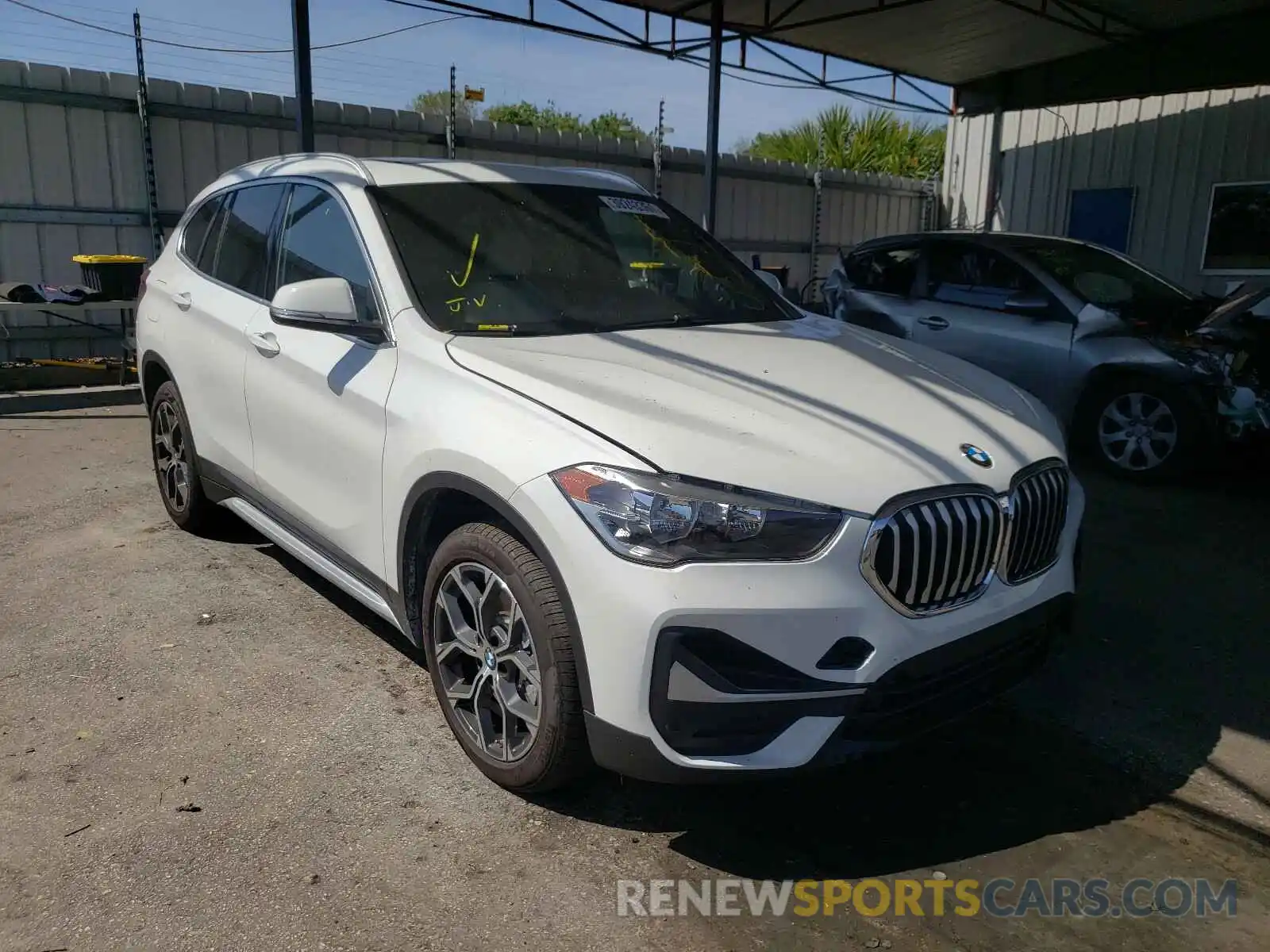 1 Фотография поврежденного автомобиля WBXJG7C04M5S99640 BMW X1 2021