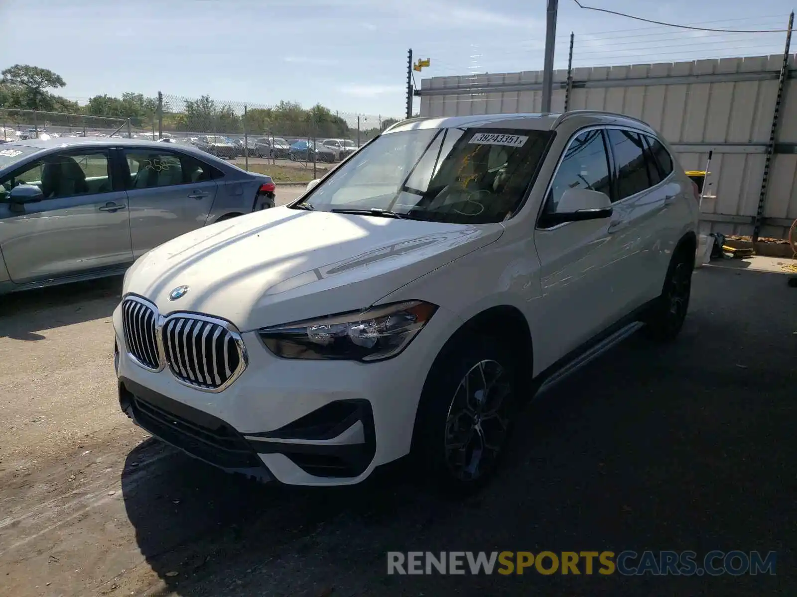 2 Фотография поврежденного автомобиля WBXJG7C04M5S99640 BMW X1 2021