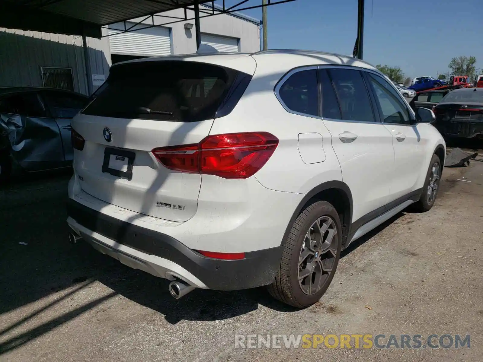 4 Фотография поврежденного автомобиля WBXJG7C04M5S99640 BMW X1 2021