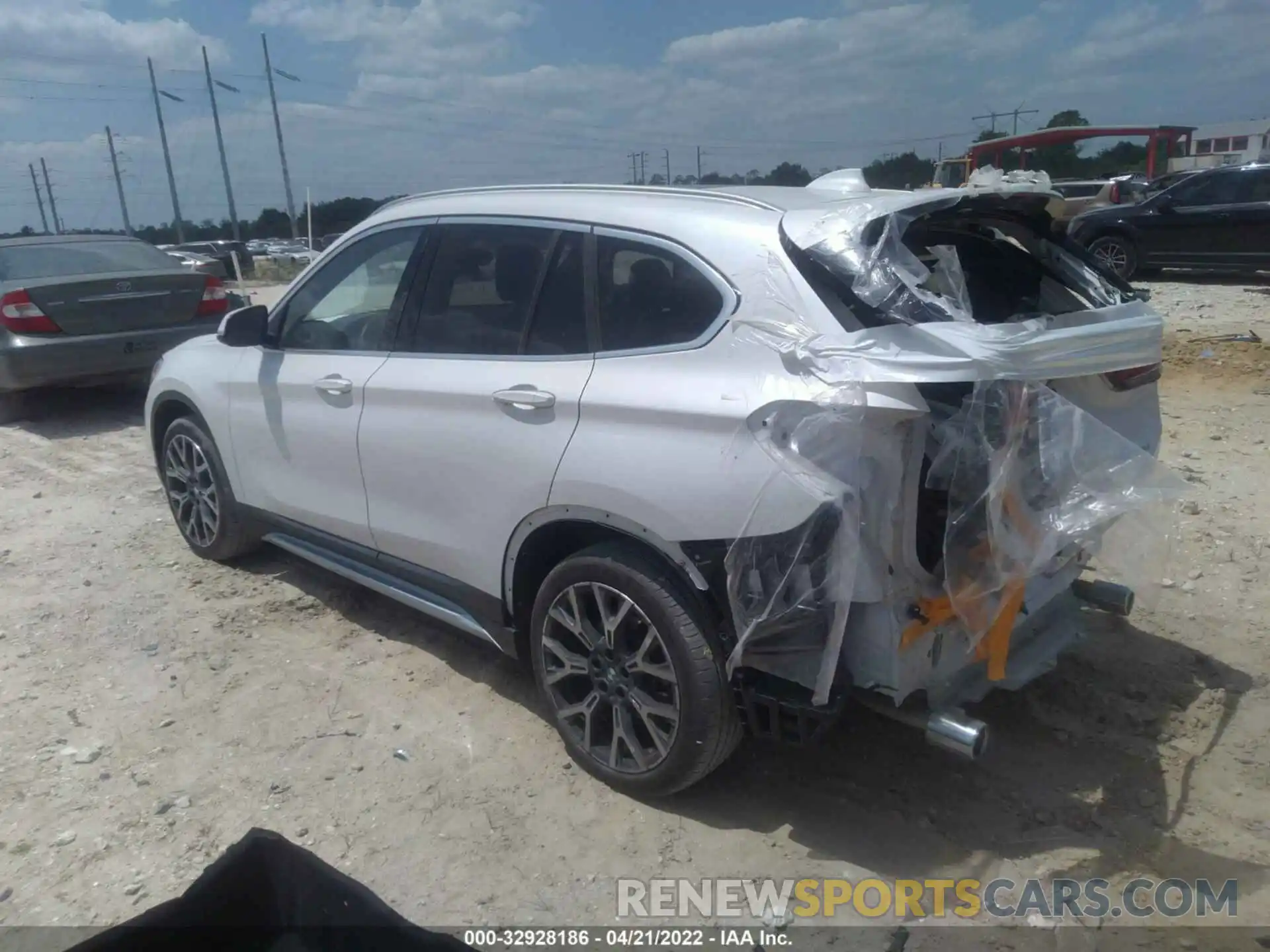 3 Photograph of a damaged car WBXJG7C05M3M72397 BMW X1 2021