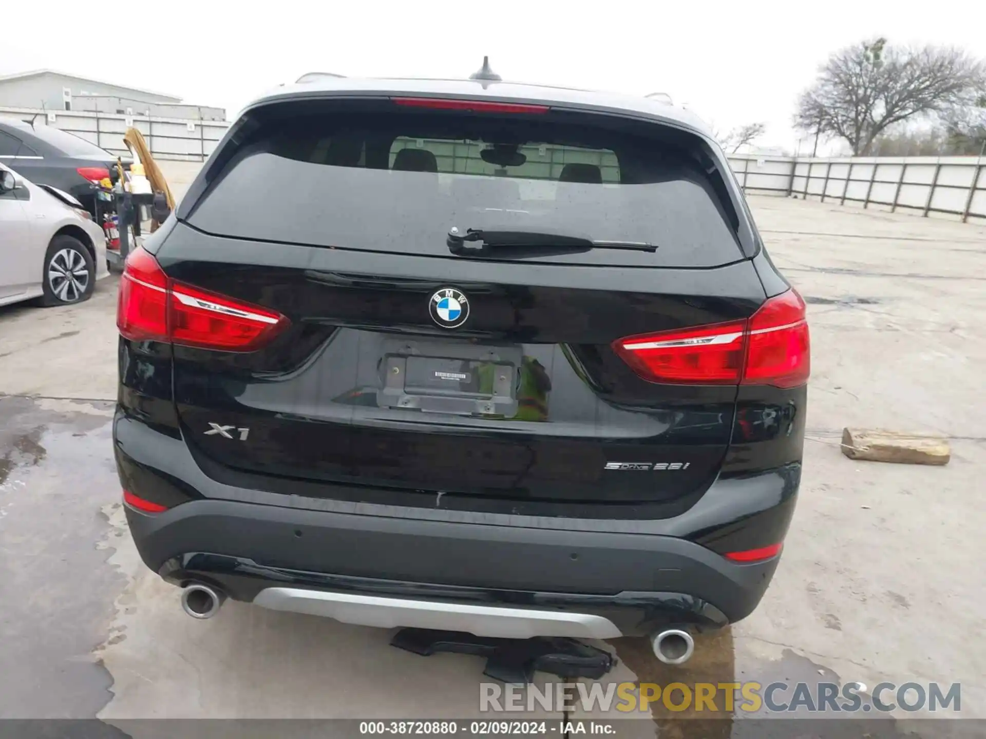 17 Фотография поврежденного автомобиля WBXJG7C05M5T77083 BMW X1 2021