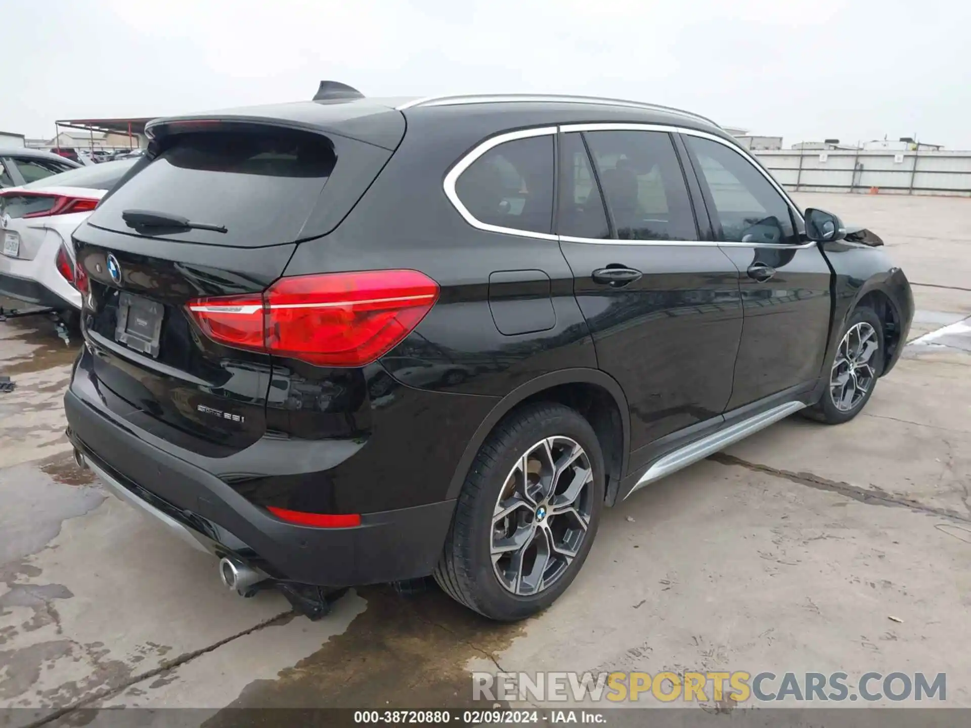 4 Фотография поврежденного автомобиля WBXJG7C05M5T77083 BMW X1 2021