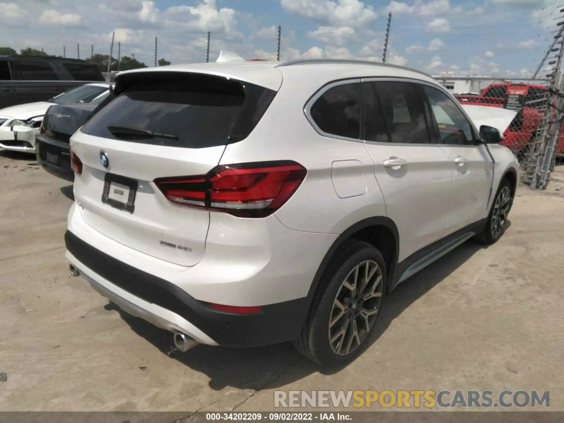 4 Фотография поврежденного автомобиля WBXJG7C07M5S67653 BMW X1 2021