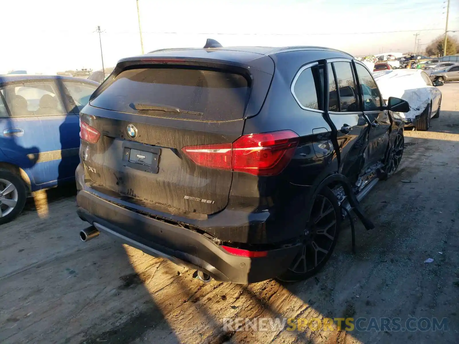 4 Фотография поврежденного автомобиля WBXJG7C08M5S35388 BMW X1 2021