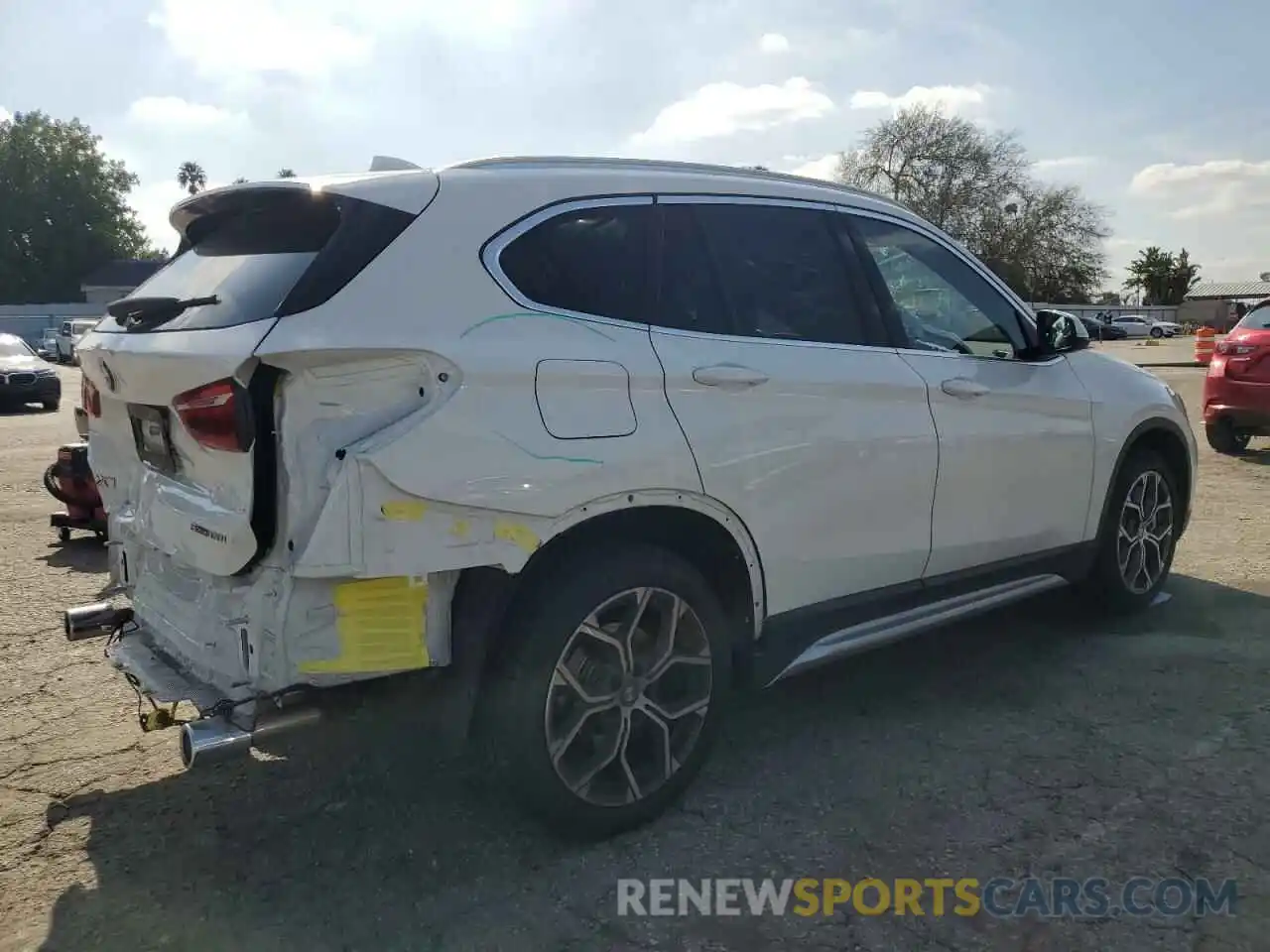 3 Photograph of a damaged car WBXJG7C08M5U26762 BMW X1 2021