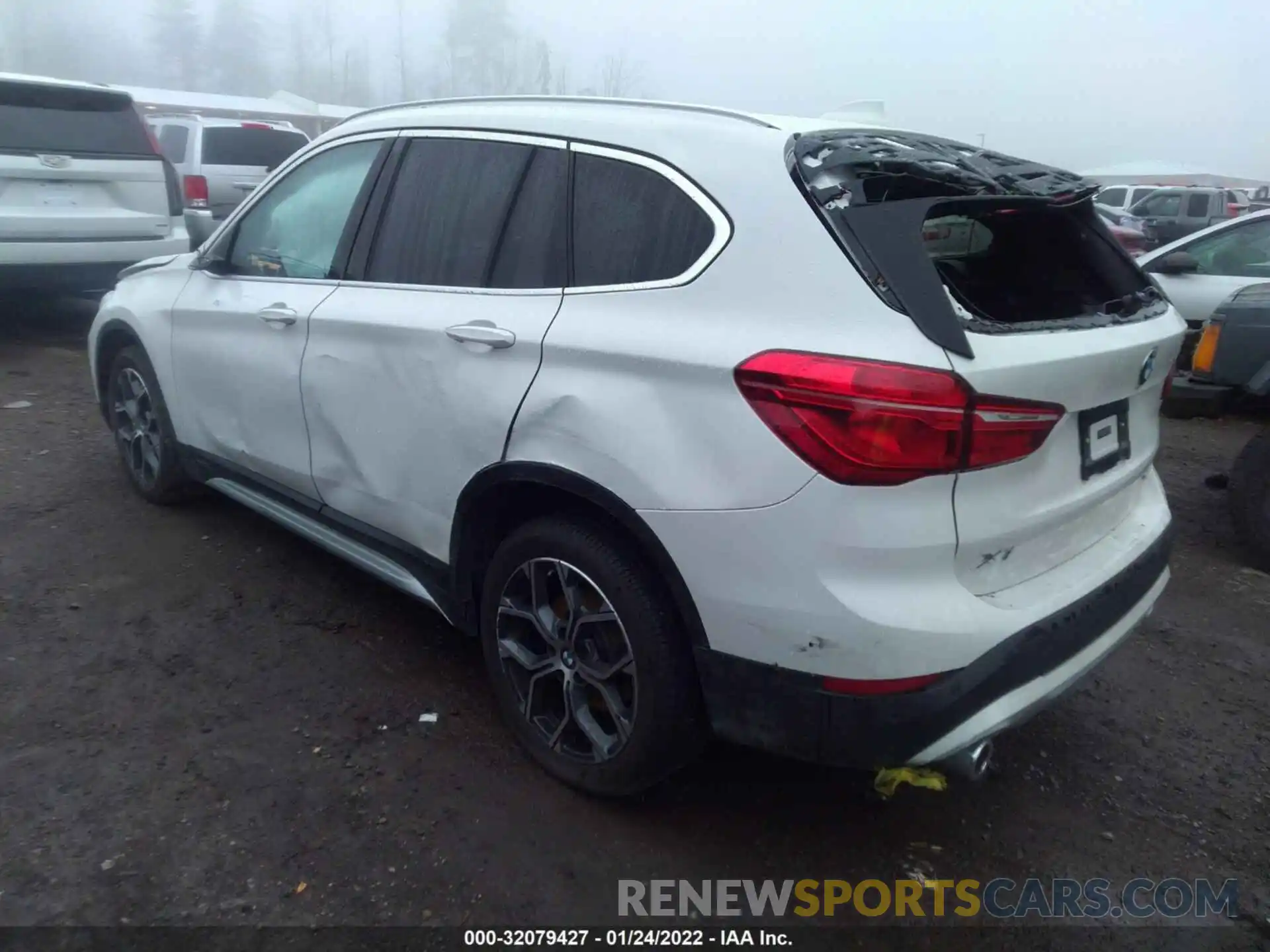 3 Фотография поврежденного автомобиля WBXJG9C02M5T51021 BMW X1 2021