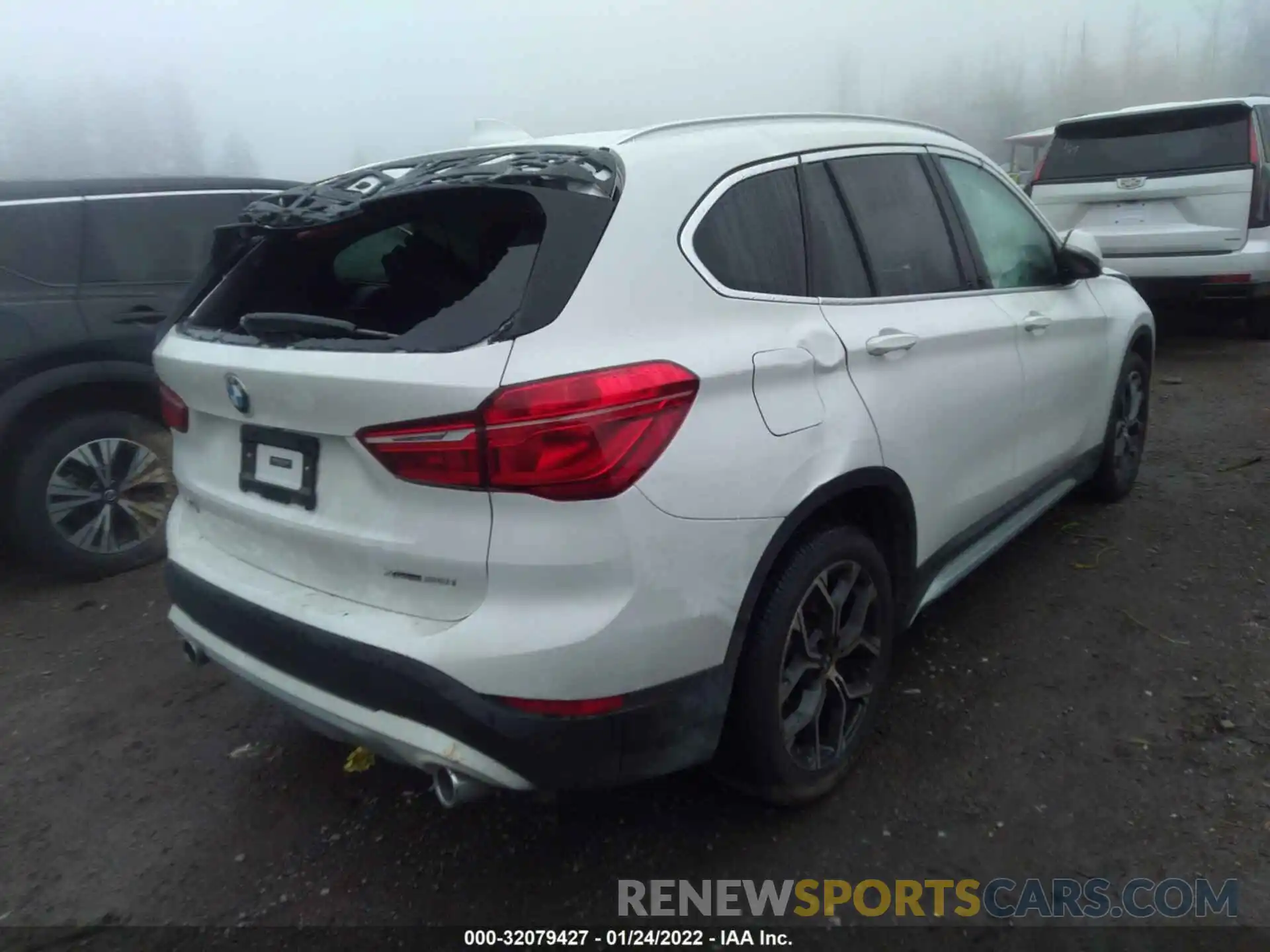 4 Фотография поврежденного автомобиля WBXJG9C02M5T51021 BMW X1 2021