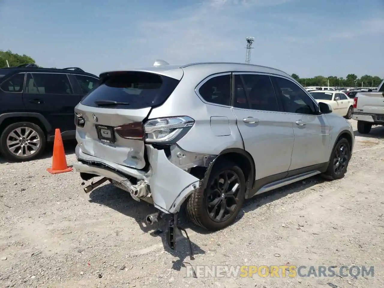 4 Photograph of a damaged car WBXJG9C02M5U41575 BMW X1 2021