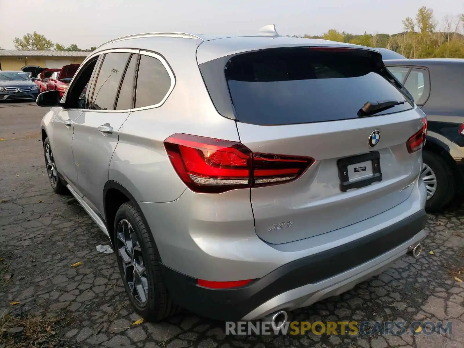 3 Фотография поврежденного автомобиля WBXJG9C03M5T69561 BMW X1 2021