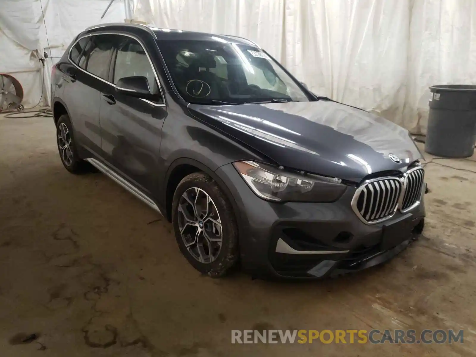 1 Фотография поврежденного автомобиля WBXJG9C03M5T96064 BMW X1 2021