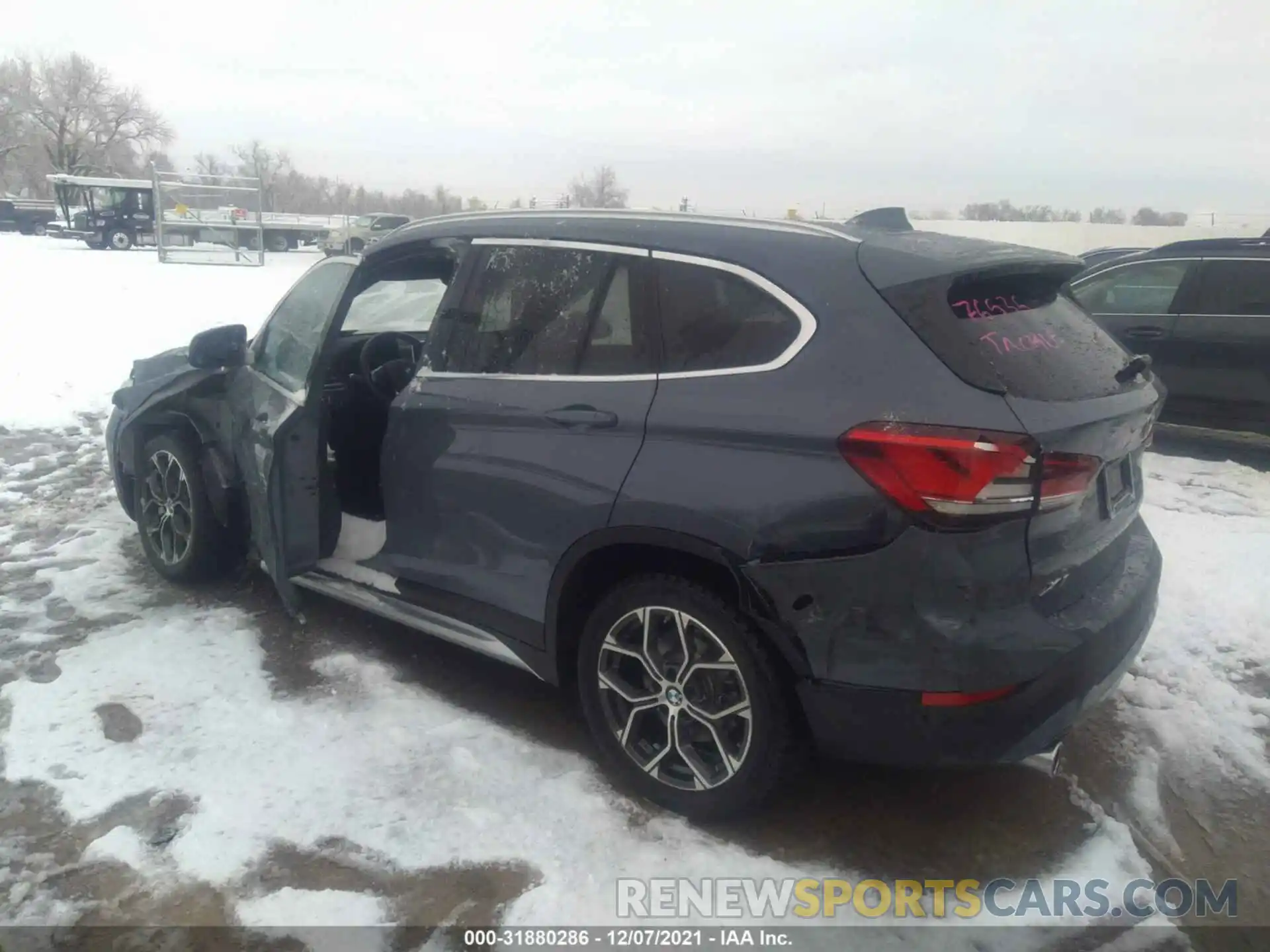 3 Фотография поврежденного автомобиля WBXJG9C04M5S55343 BMW X1 2021