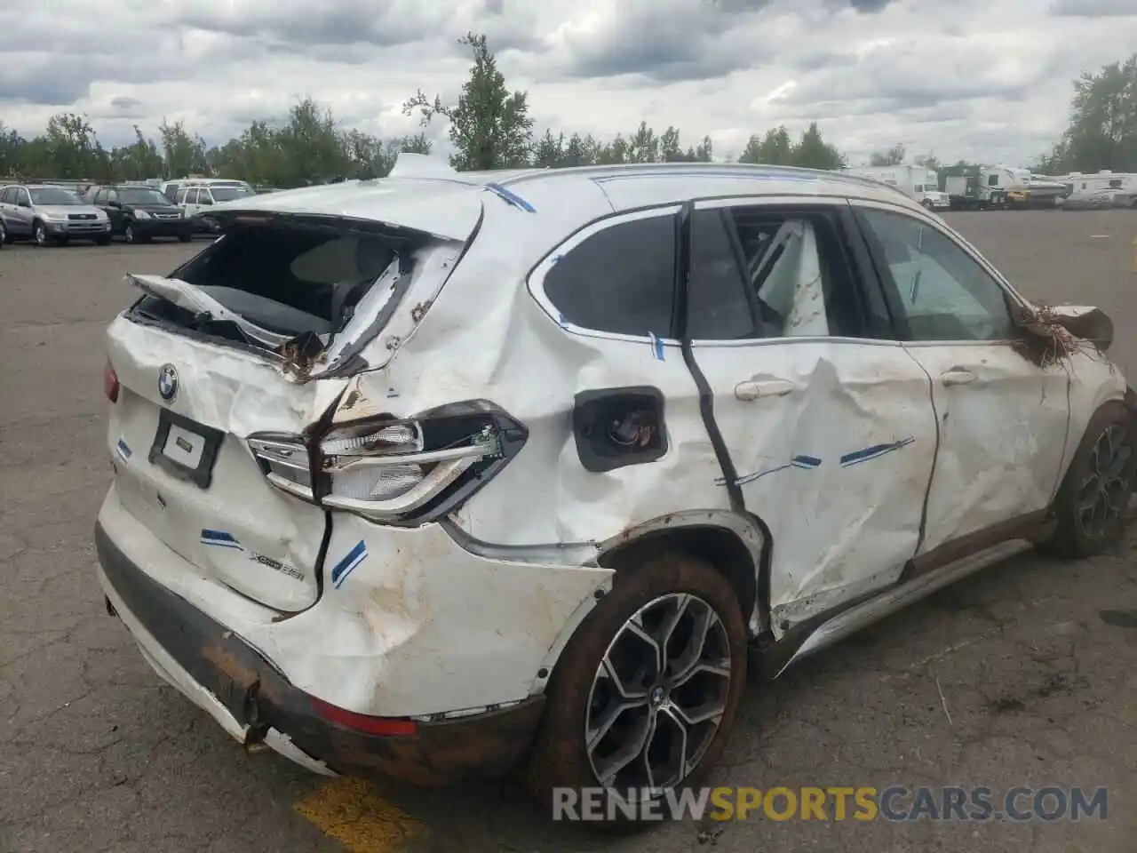 10 Photograph of a damaged car WBXJG9C06M5T99587 BMW X1 2021