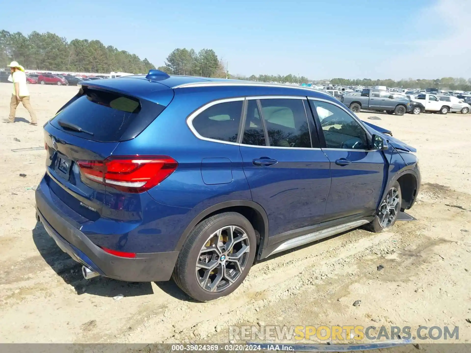 4 Фотография поврежденного автомобиля WBXJG9C07M5U30877 BMW X1 2021