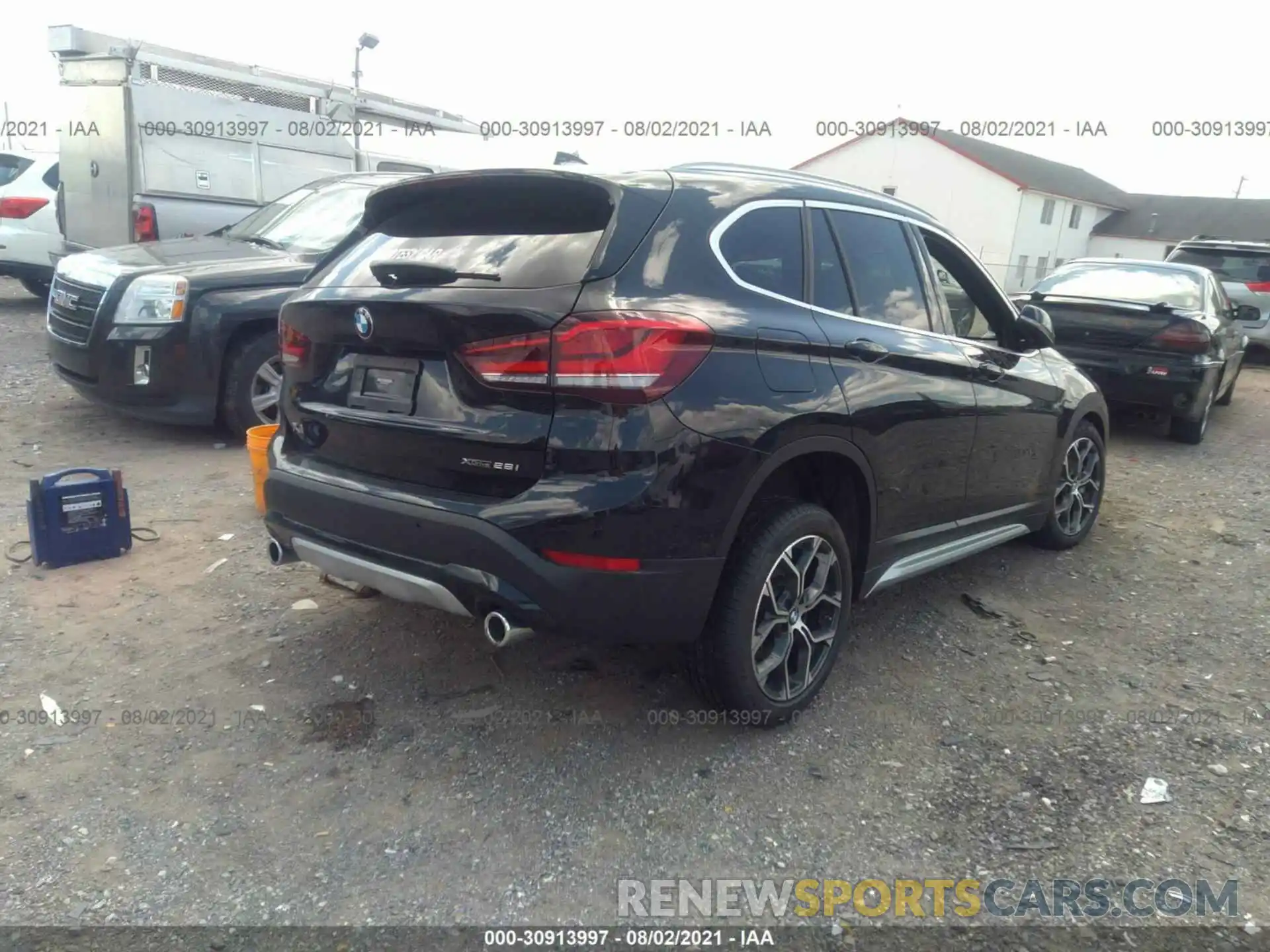 4 Фотография поврежденного автомобиля WBXJG9C09M5S41972 BMW X1 2021