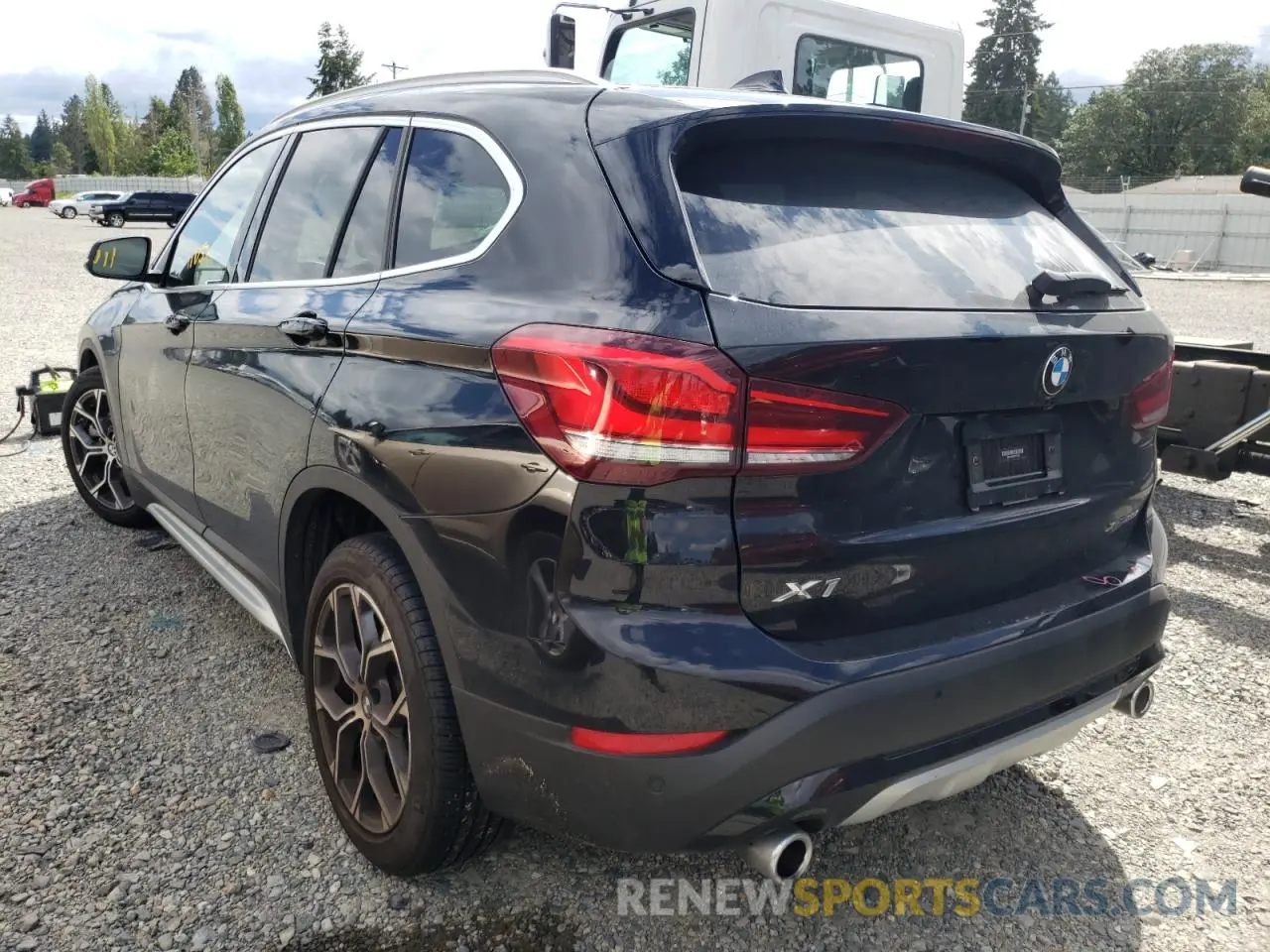 3 Фотография поврежденного автомобиля WBXJG9C0XM5T70528 BMW X1 2021