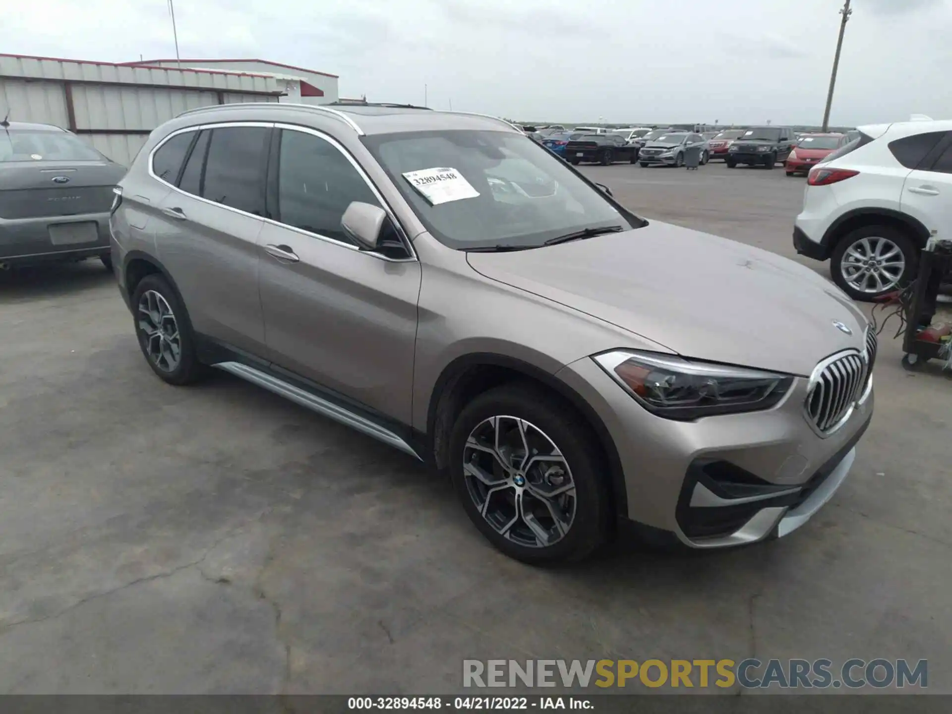 1 Фотография поврежденного автомобиля WBXJG9C0XM5T88169 BMW X1 2021