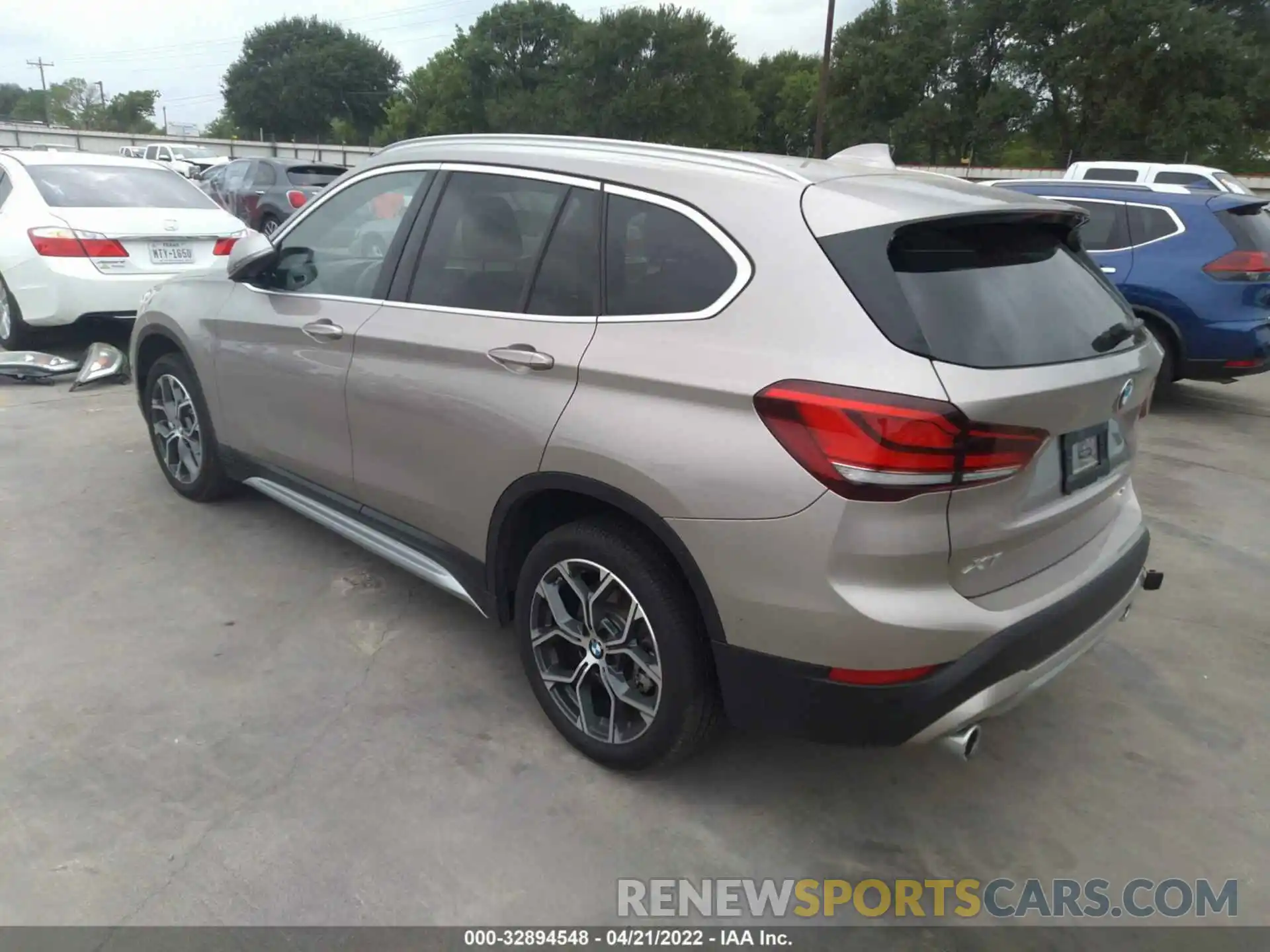 3 Photograph of a damaged car WBXJG9C0XM5T88169 BMW X1 2021