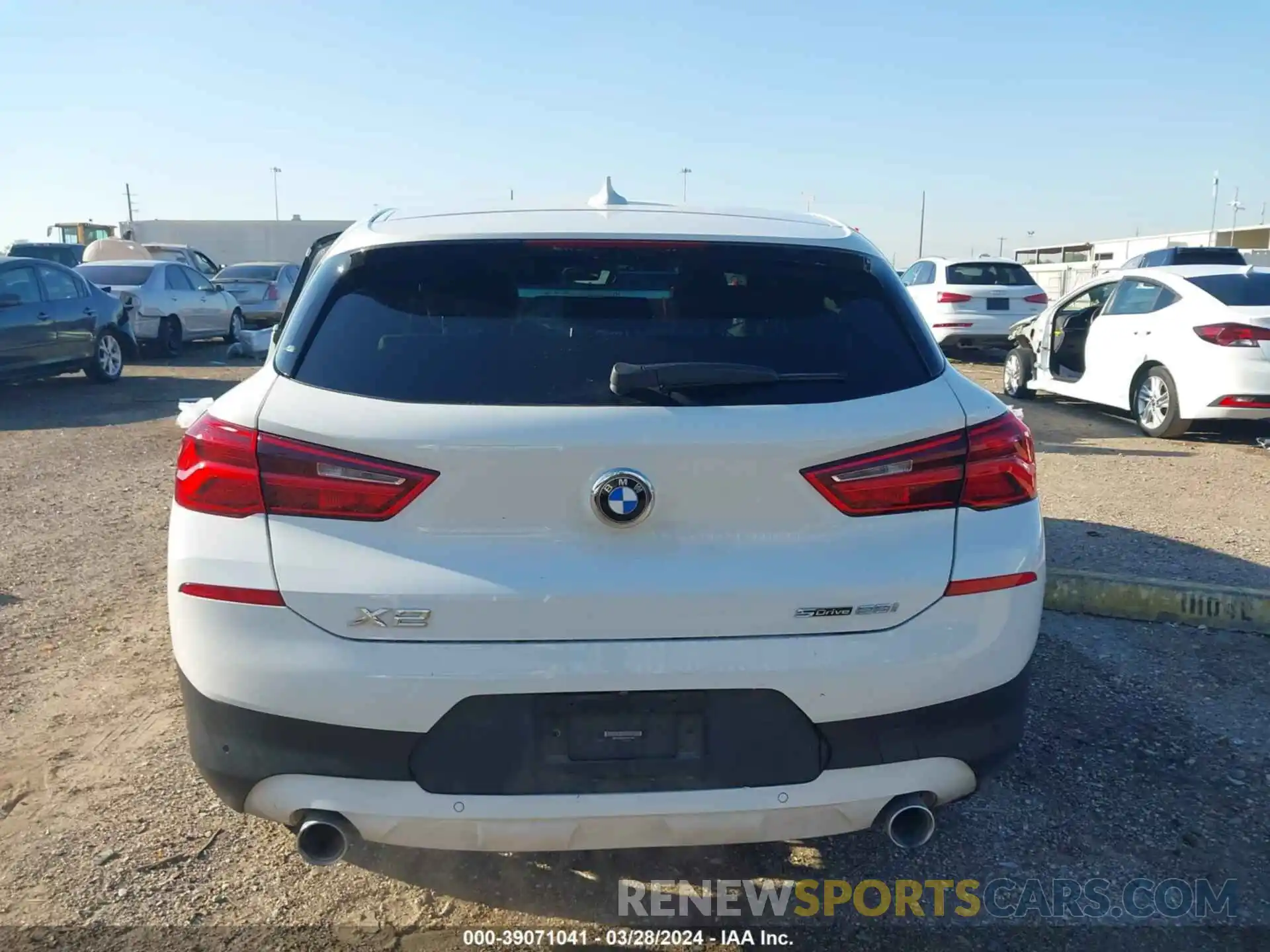 16 Photograph of a damaged car WBXYH9C00L5N91162 BMW X2 2020