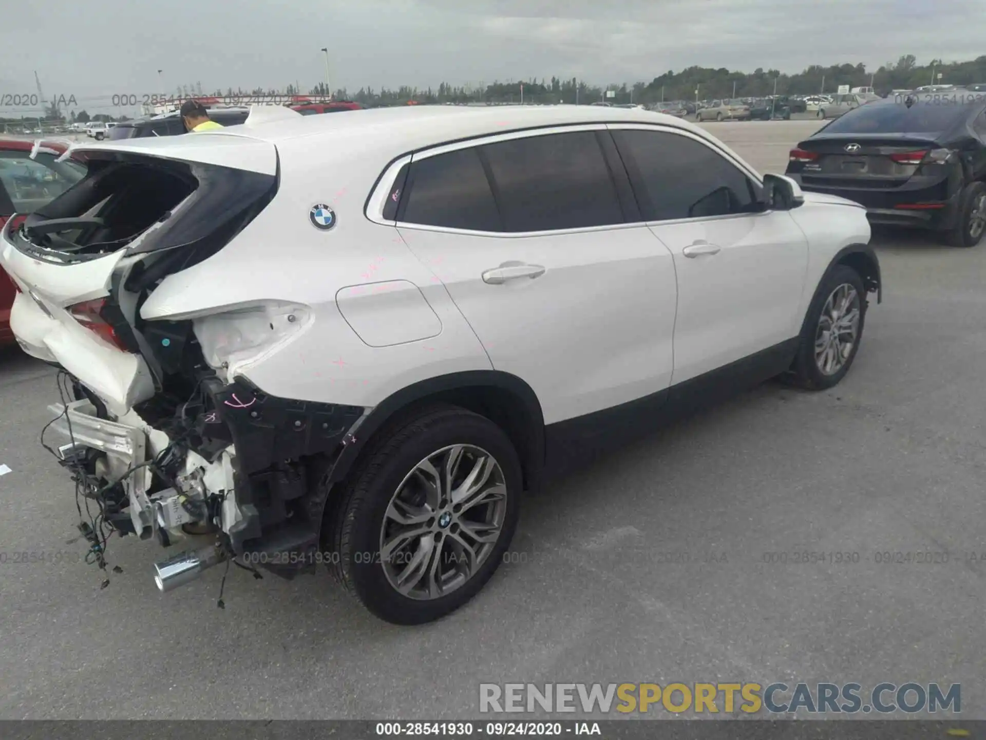 4 Фотография поврежденного автомобиля WBXYH9C01L5P19649 BMW X2 2020