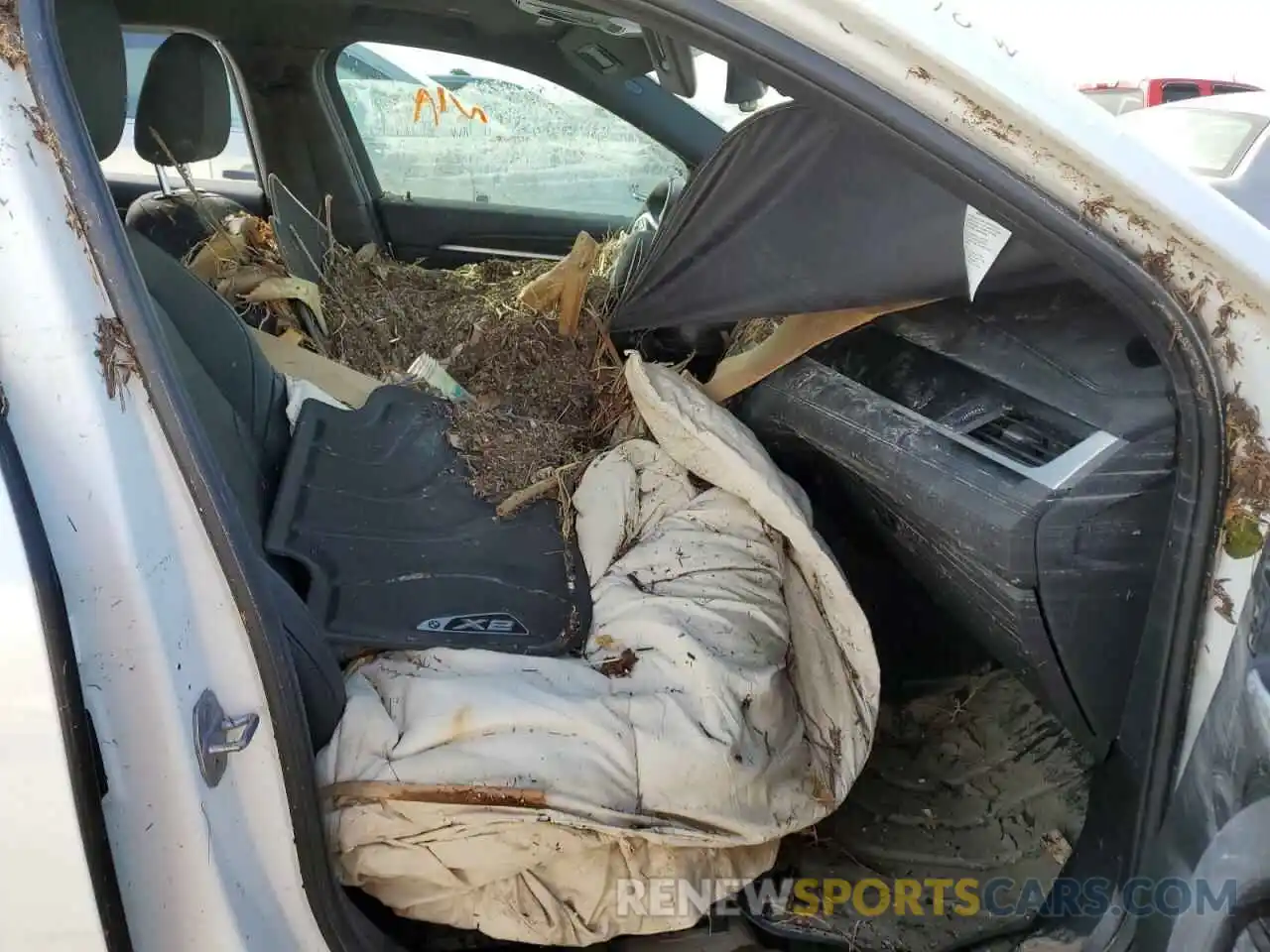 5 Photograph of a damaged car WBXYH9C01L5P21398 BMW X2 2020